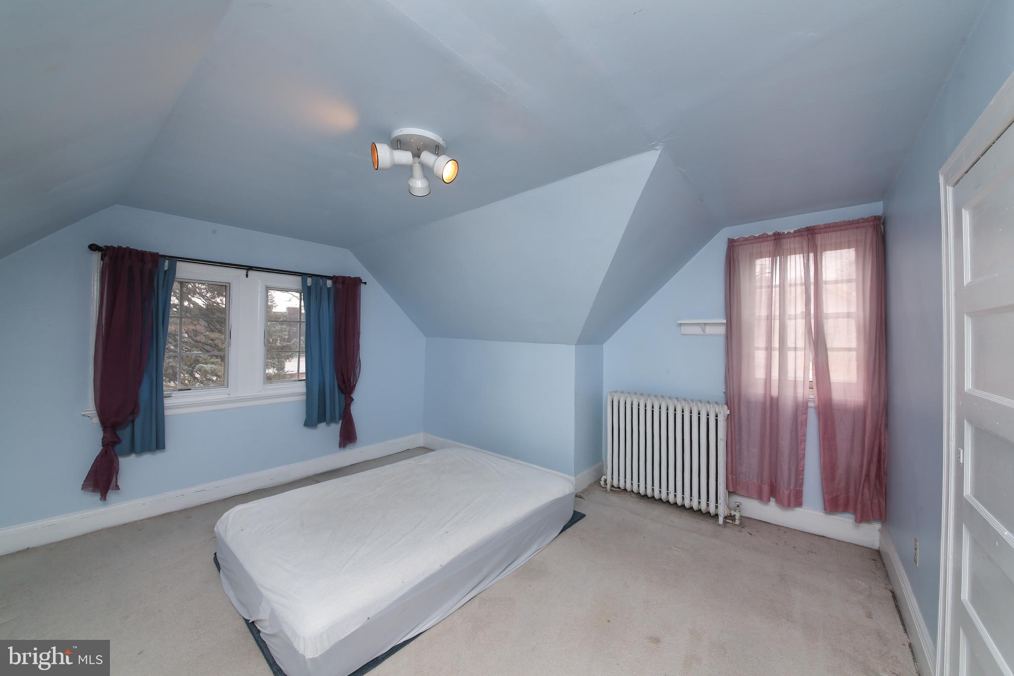 EAST OAK LANE - Residential