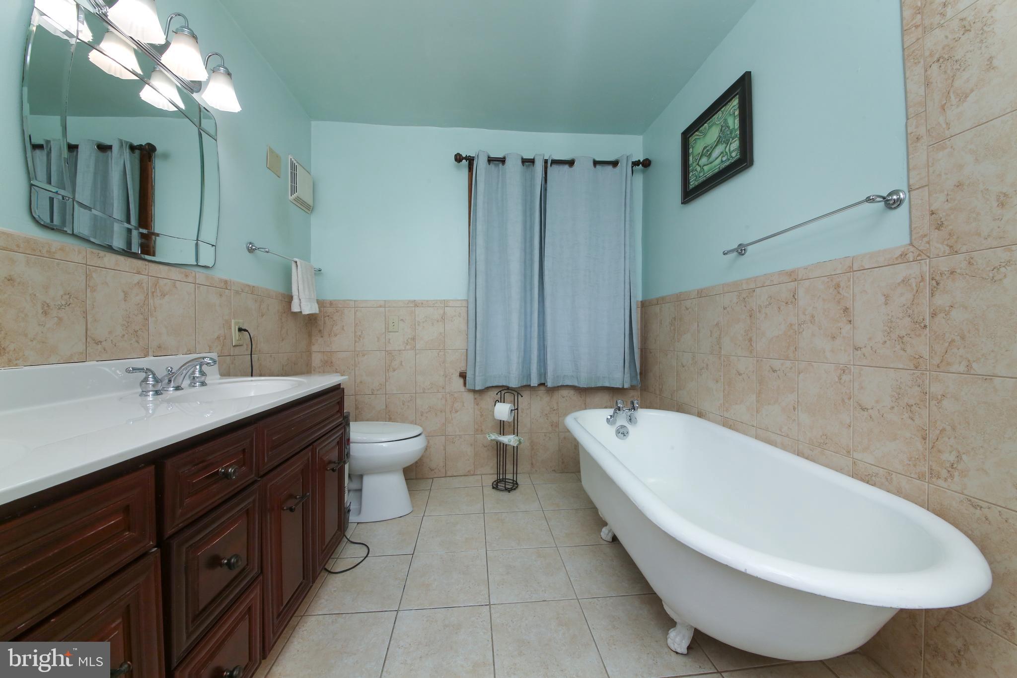 EAST OAK LANE - Residential