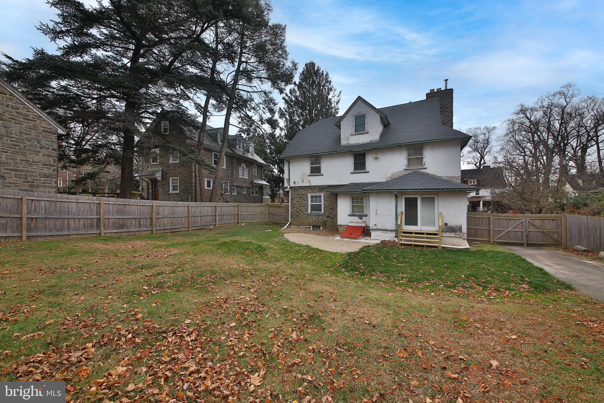 EAST OAK LANE - Residential
