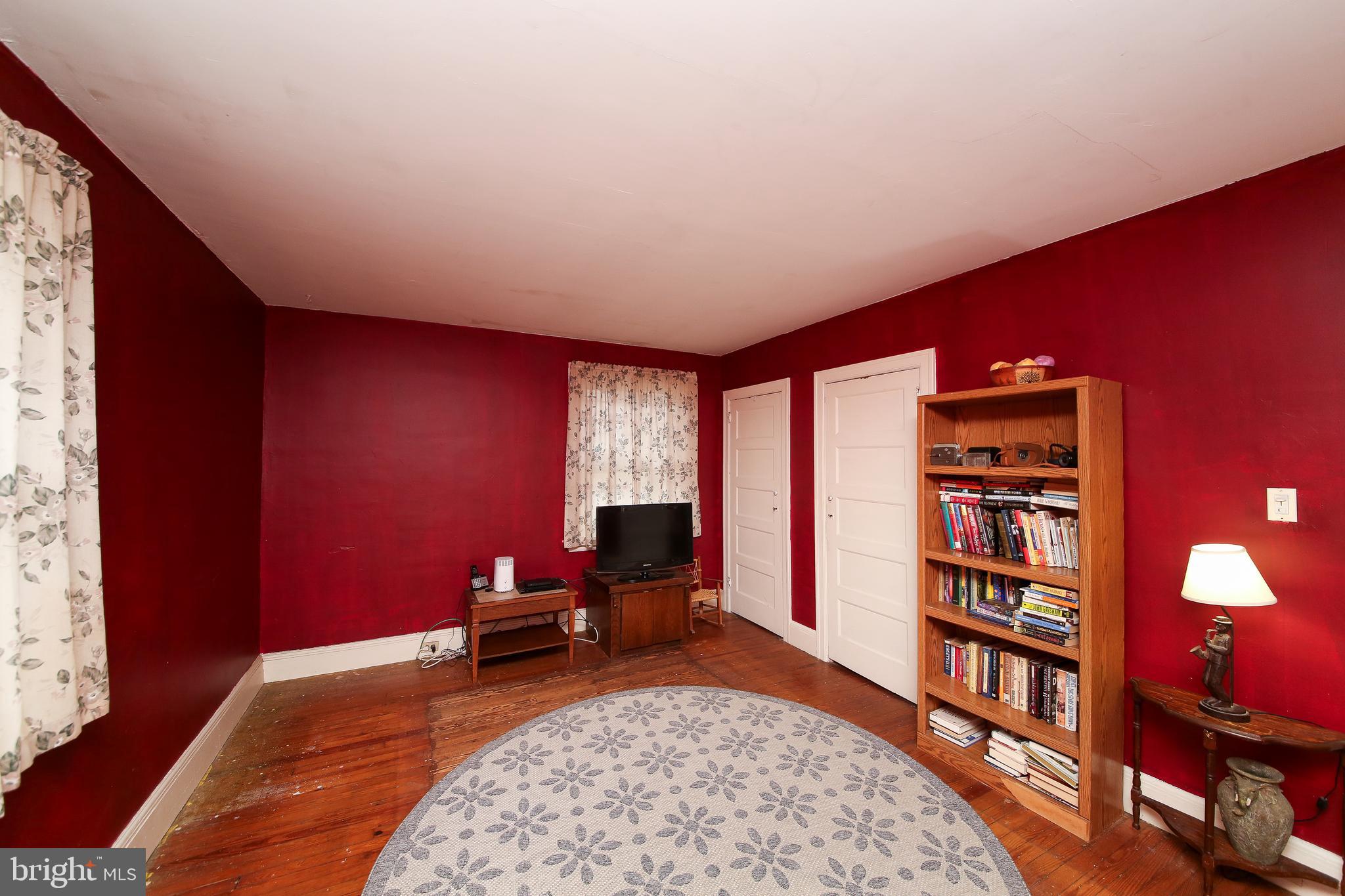 EAST OAK LANE - Residential