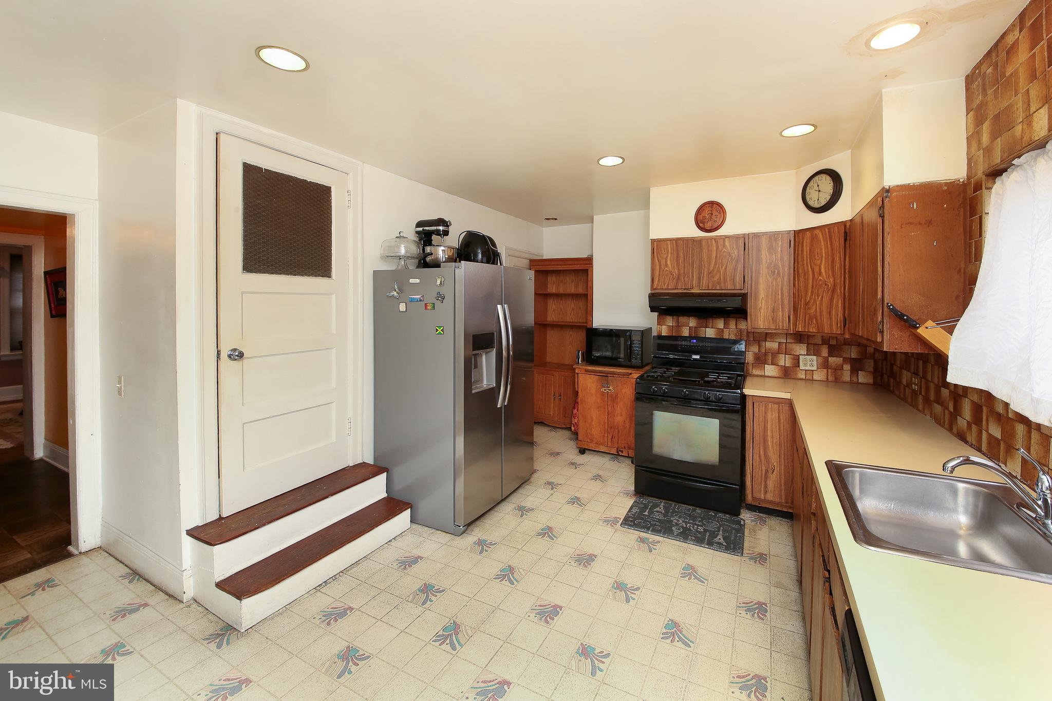 EAST OAK LANE - Residential