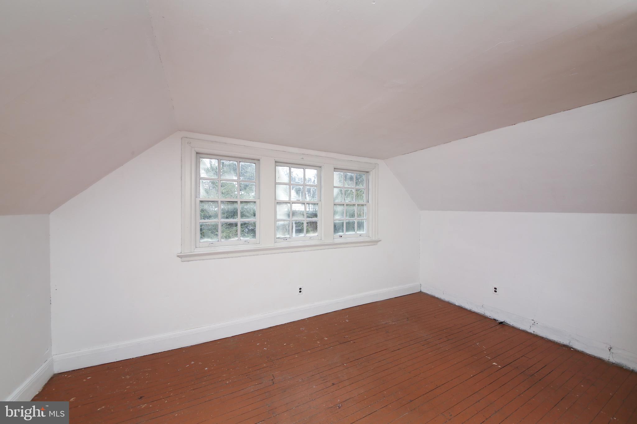 EAST OAK LANE - Residential