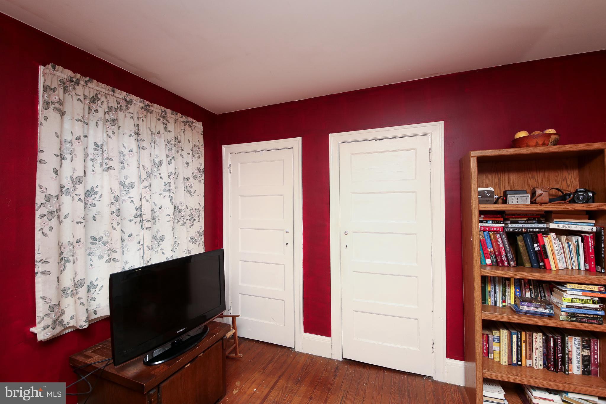 EAST OAK LANE - Residential