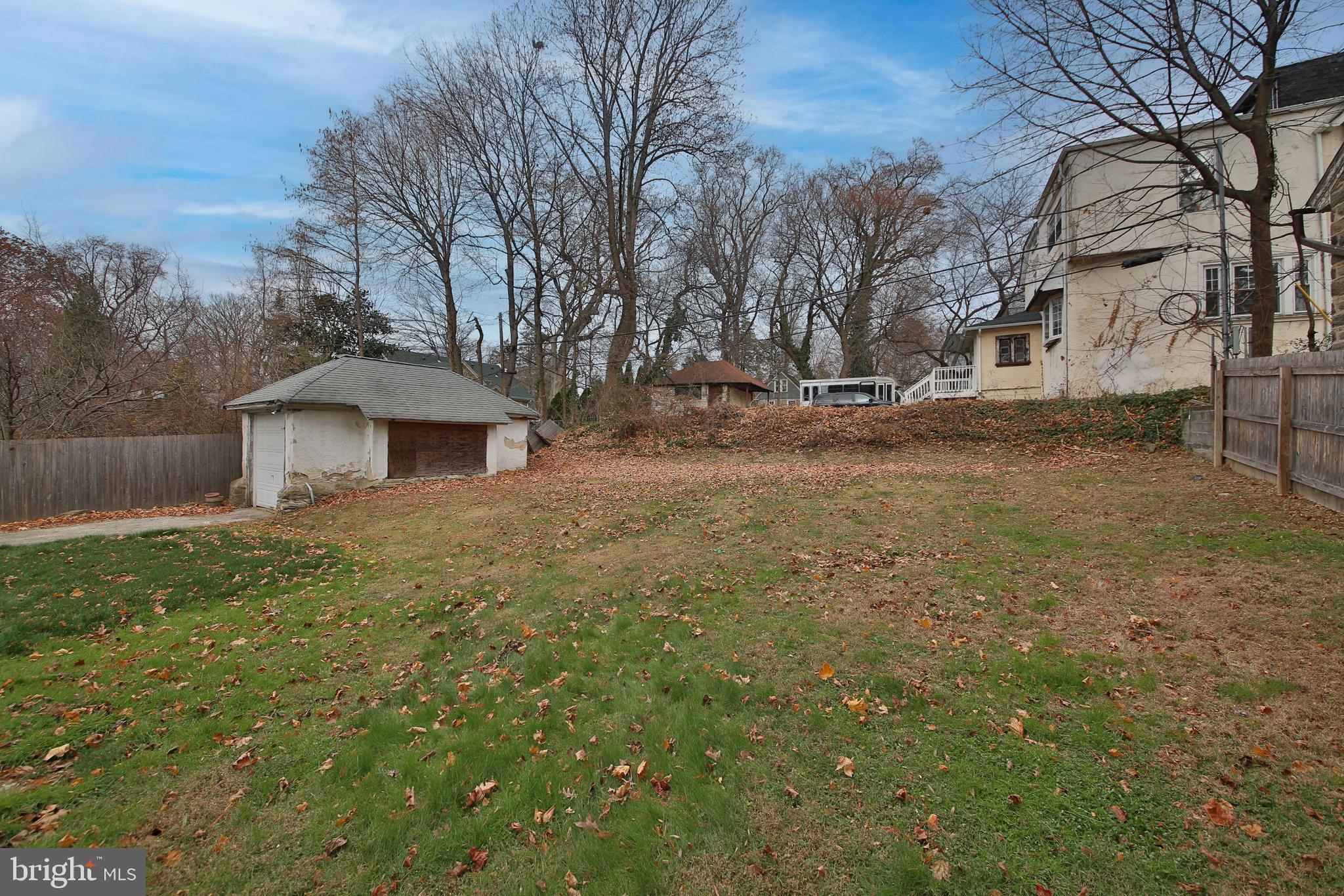 EAST OAK LANE - Residential