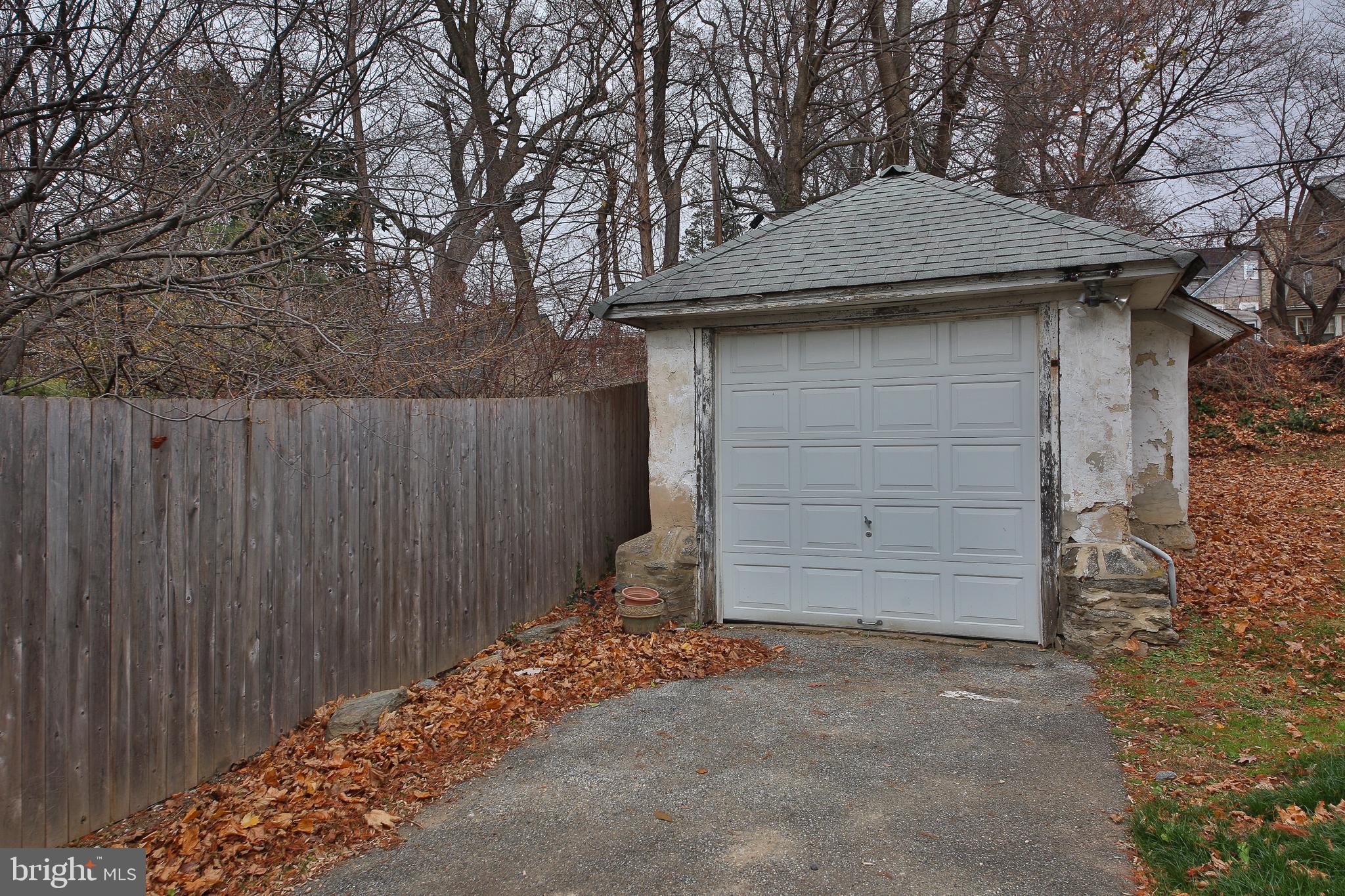 EAST OAK LANE - Residential