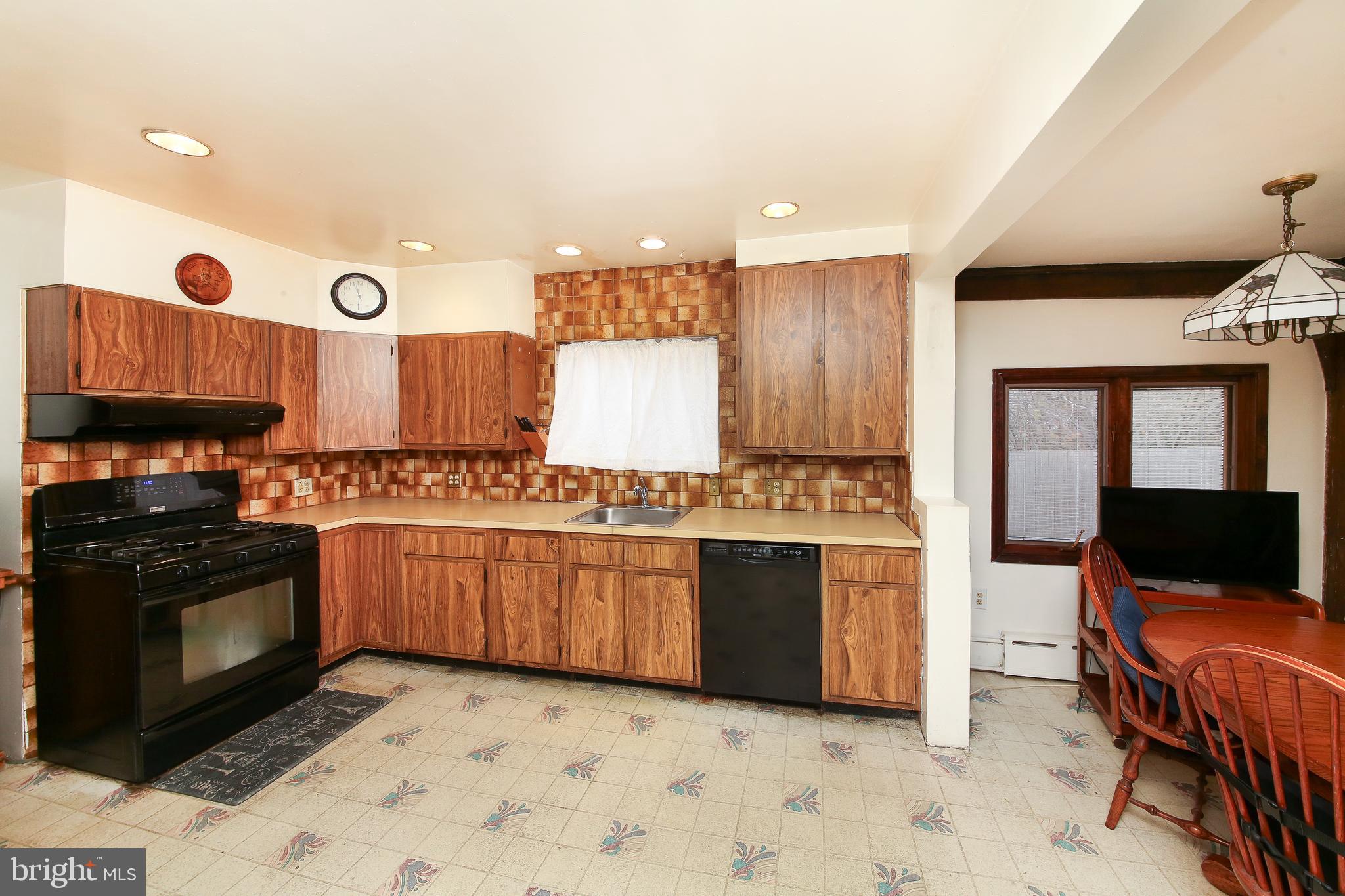 EAST OAK LANE - Residential