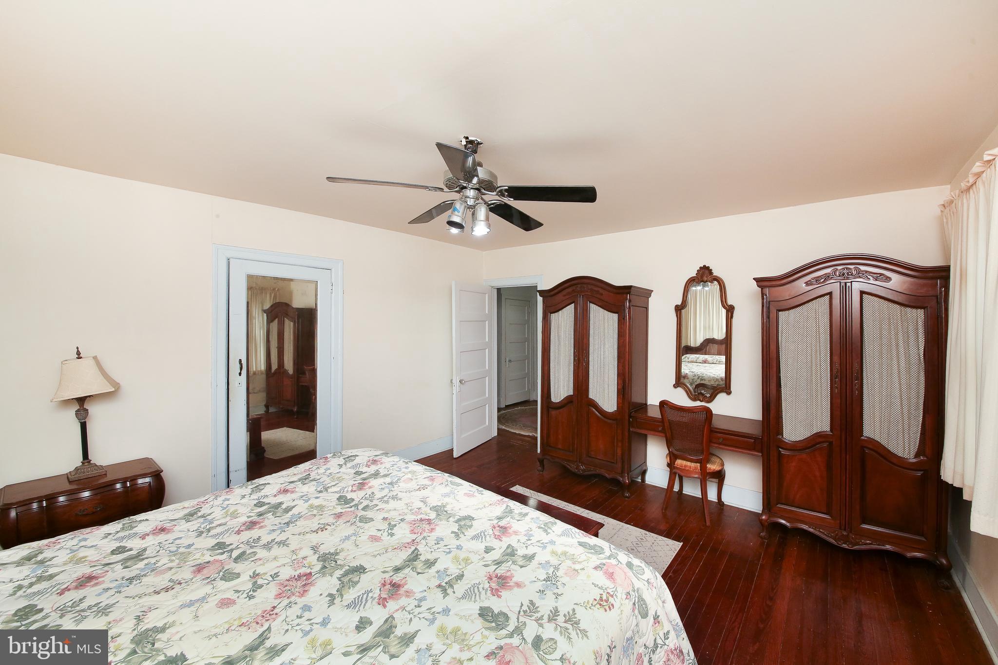 EAST OAK LANE - Residential