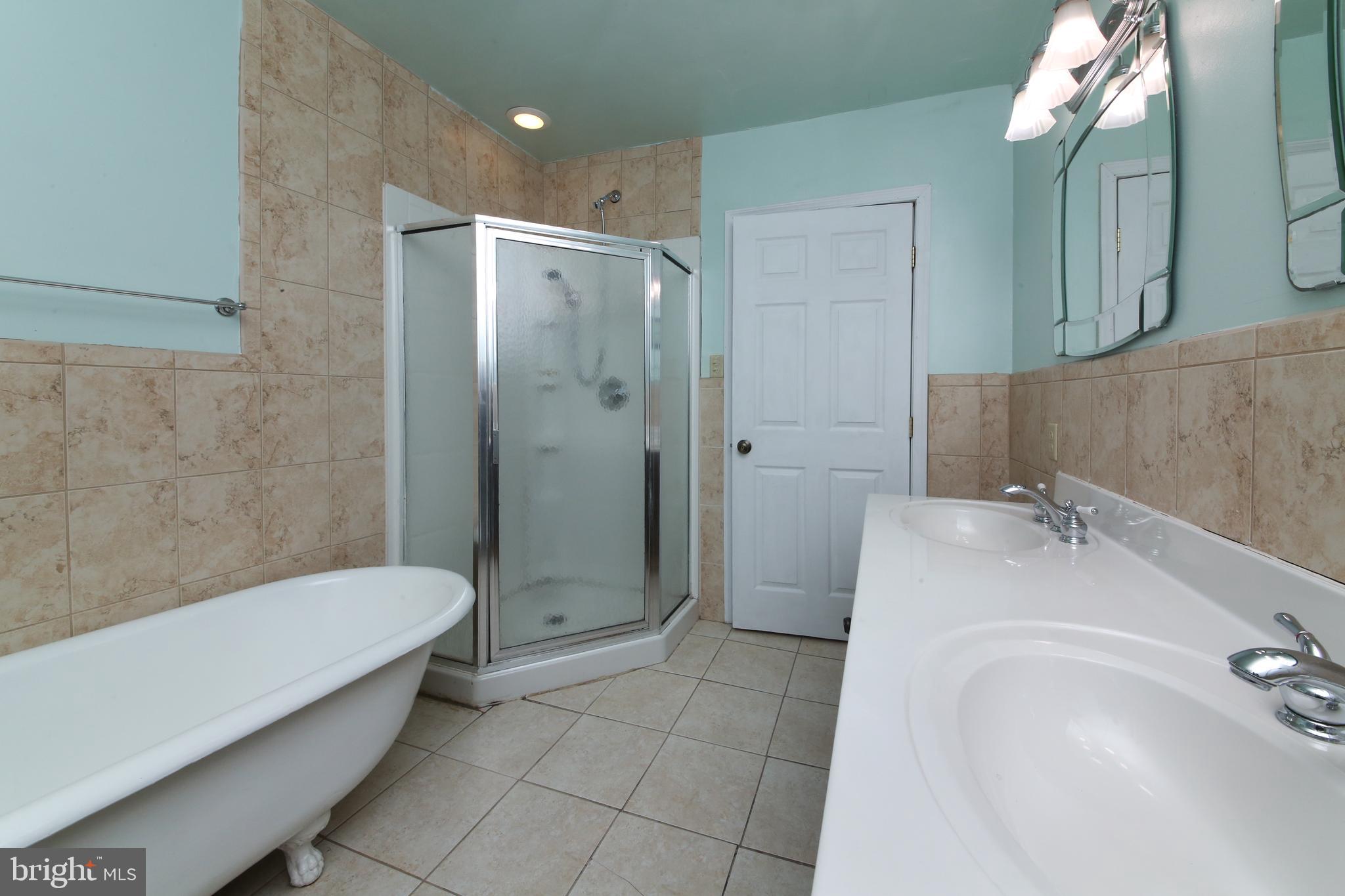 EAST OAK LANE - Residential