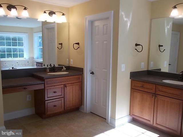 FALLS ROAD - Residential