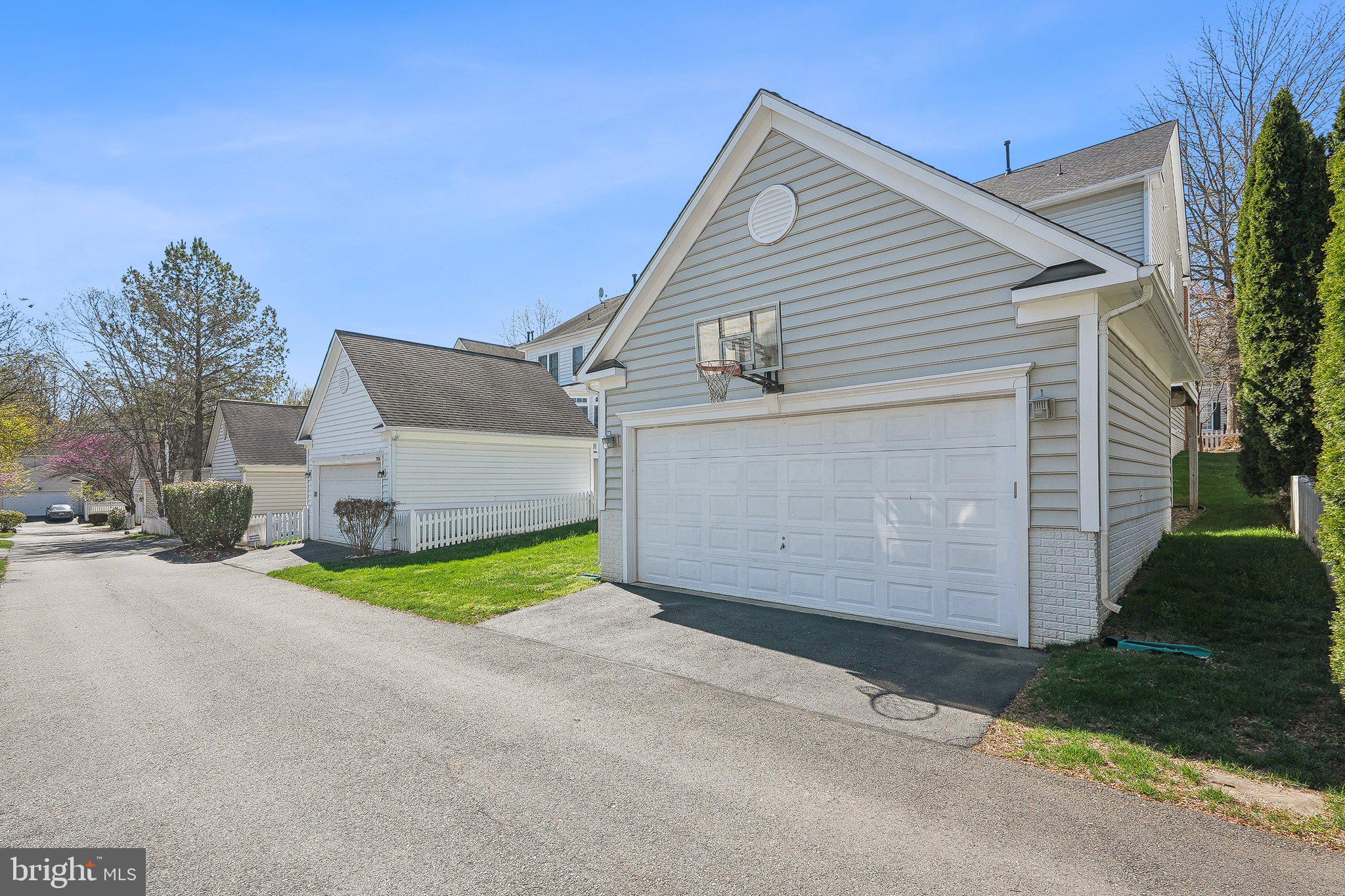 LAKELANDS - Residential