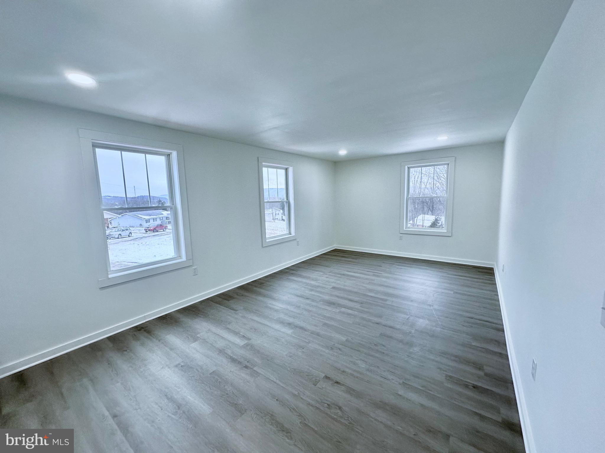 LAKEWOOD HILLS - Residential