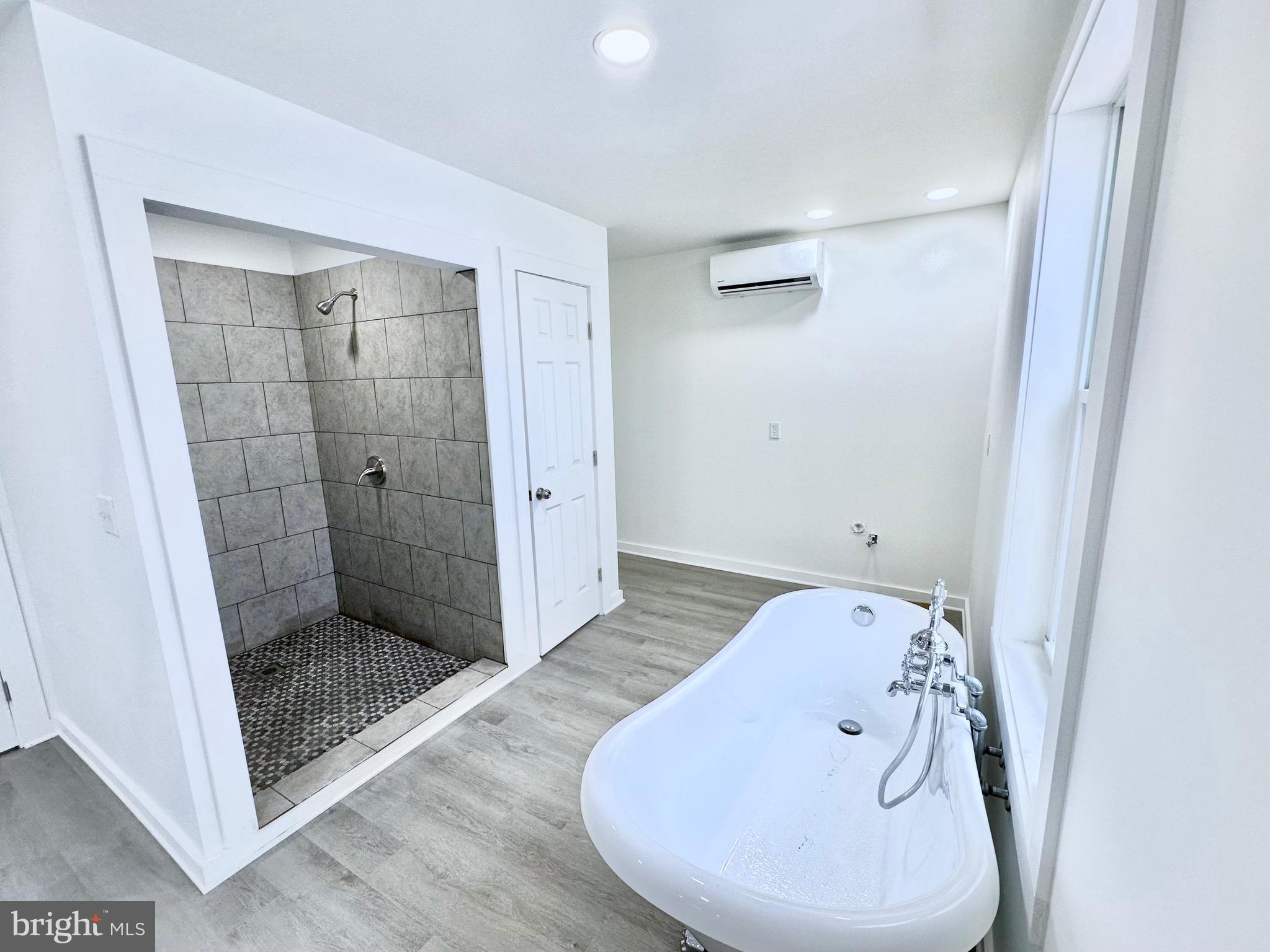 LAKEWOOD HILLS - Residential