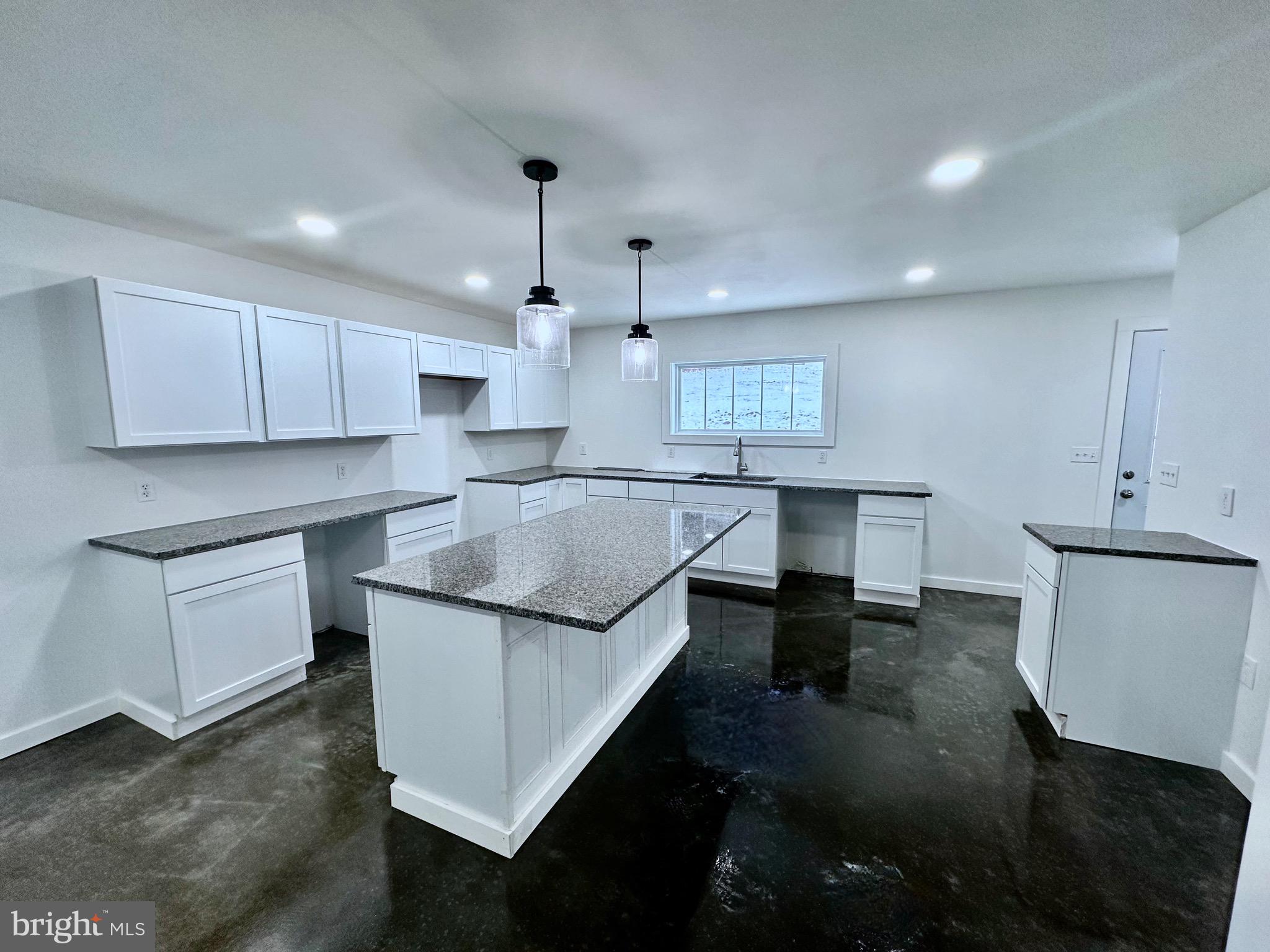 LAKEWOOD HILLS - Residential