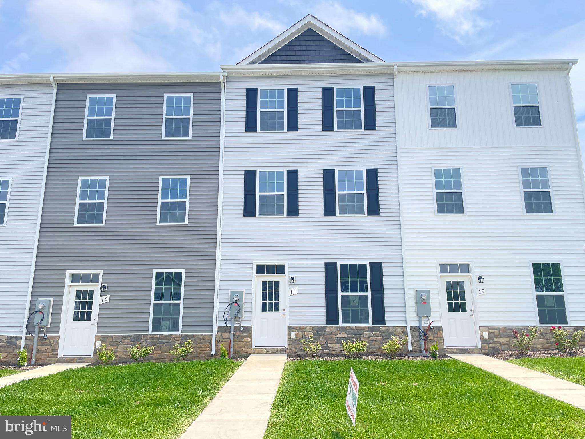 Great price for Jefferson County! Over 1900 square feet with 3 Bedrooms and 3.5 Baths! Builder is offering to pay $7500 toward the buyer's closing costs.
Our newest phase of townhomes are completed and ready for move ins. All of our homes offer LVP floors, stainless steel appliances, soft close cabinet doors and granite countertops. Homes include a 1 year builder warranty, extended HVAC warranty and 10 year structural warranty. Limit your unexpected home ownership expenses and buy new construction!