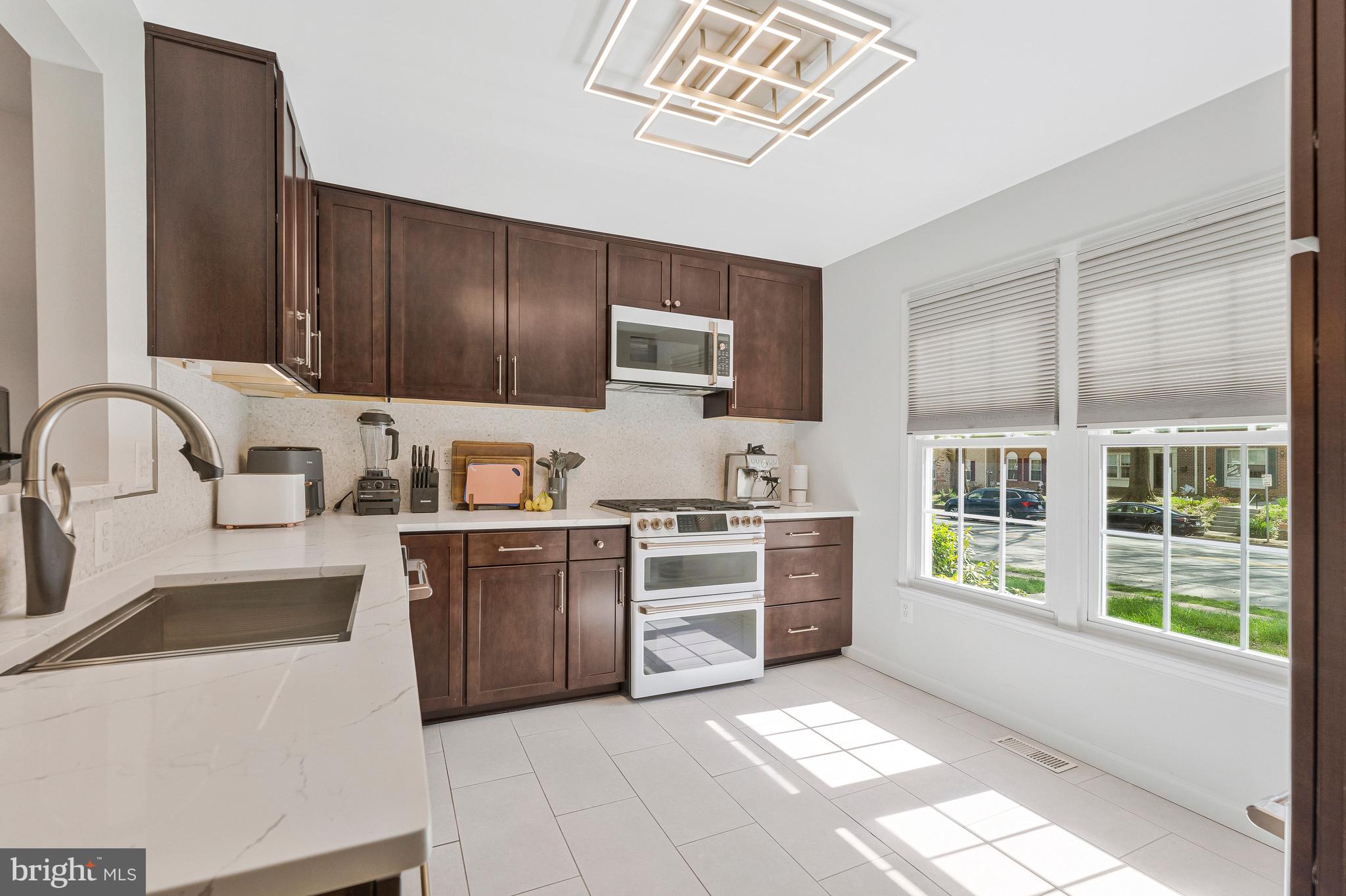 11852 SAINT TRINIANS COURT