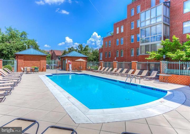 WINDSOR PLAZA - Residential