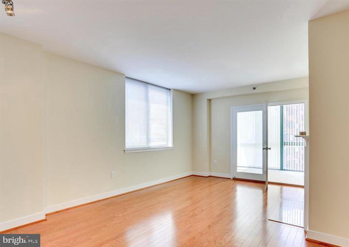 WINDSOR PLAZA - Residential