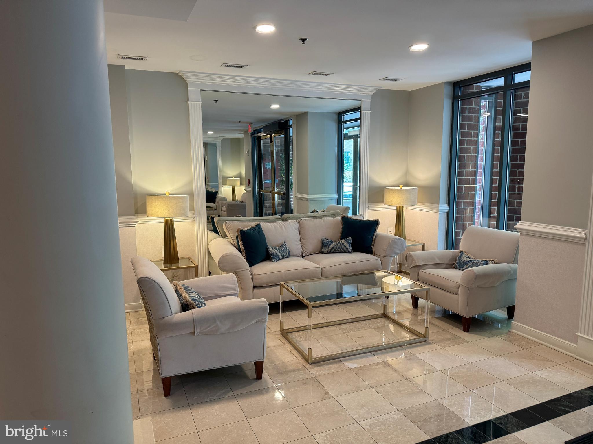WINDSOR PLAZA - Residential