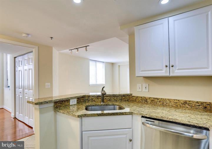 1045 N UTAH STREET 2-602