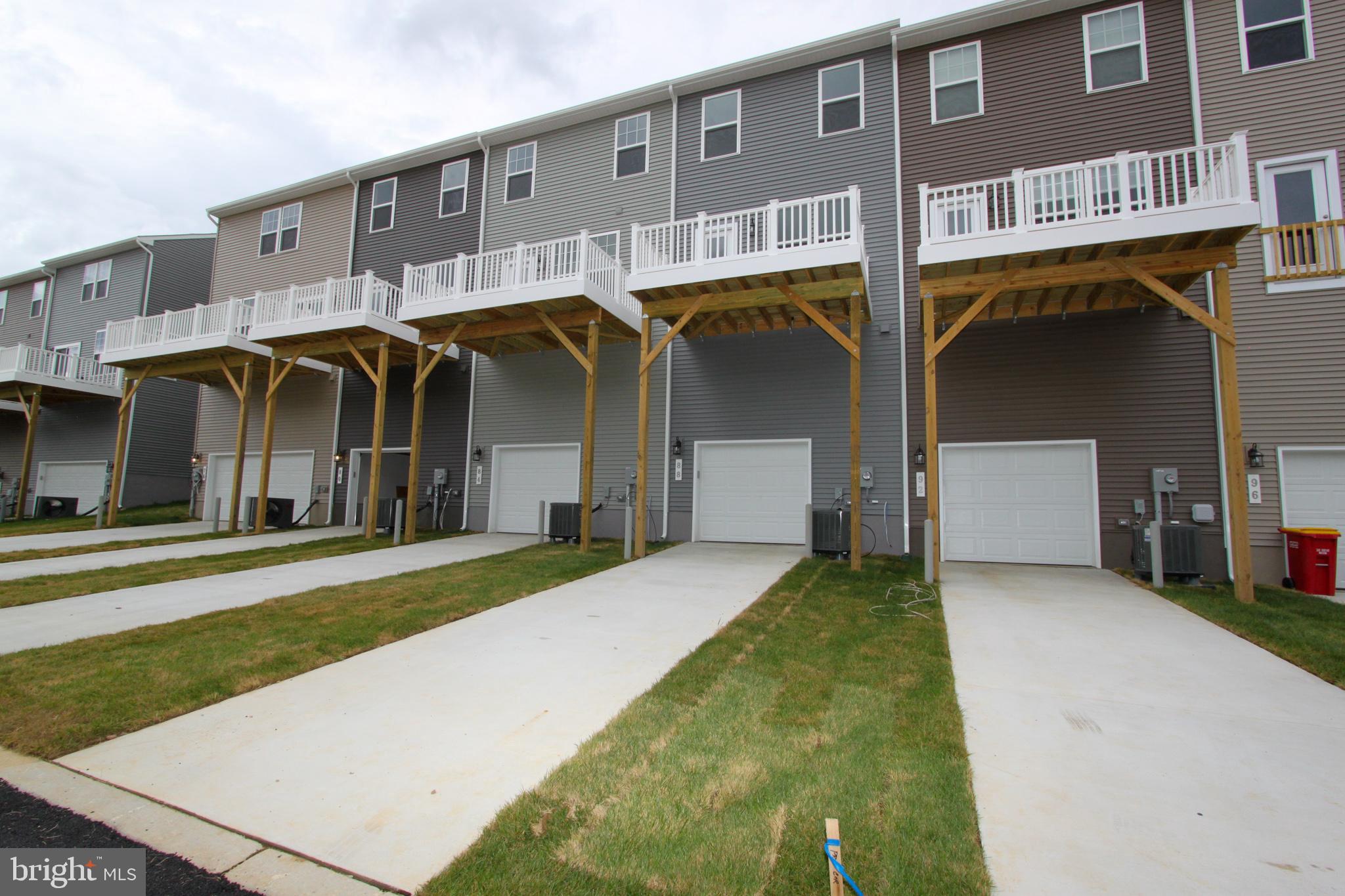 PRESIDENTS POINTE - Residential Lease