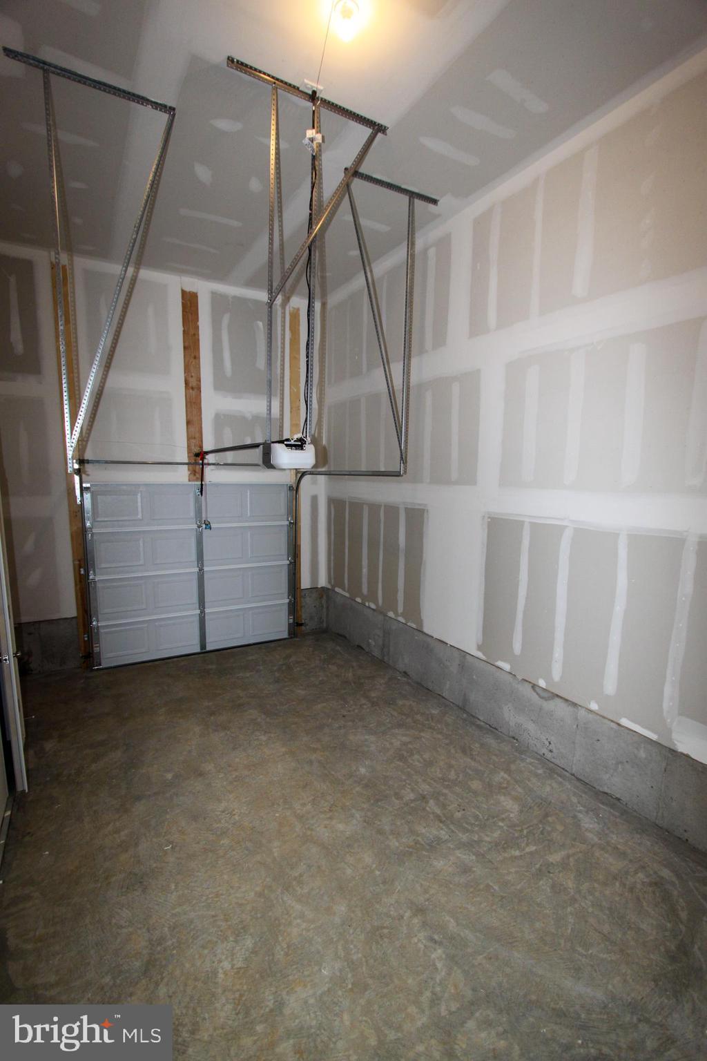 PRESIDENTS POINTE - Residential Lease