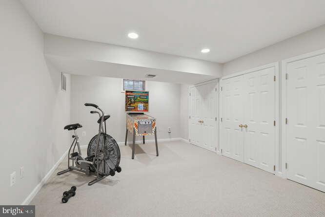 LAKELANDS - Residential