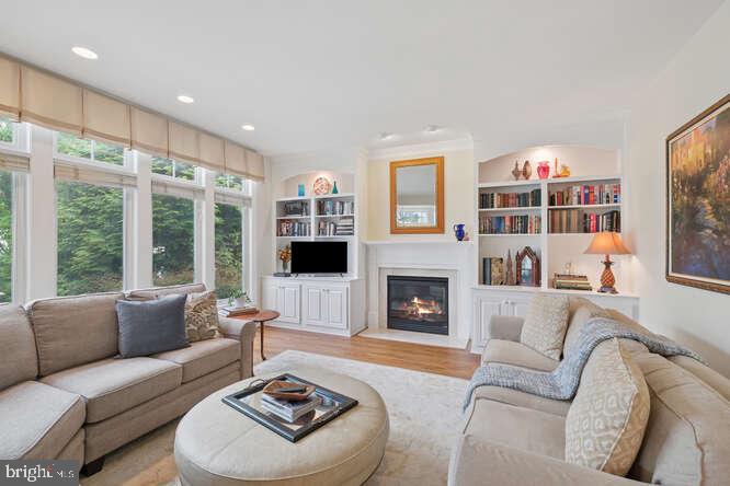 LAKELANDS - Residential