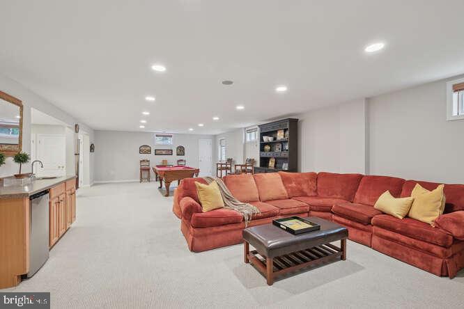 LAKELANDS - Residential