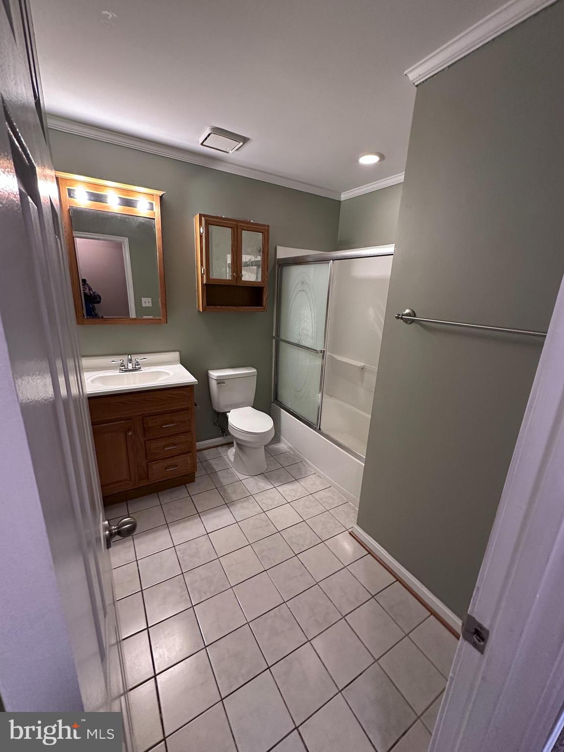 VISTA WOODS - Residential Lease