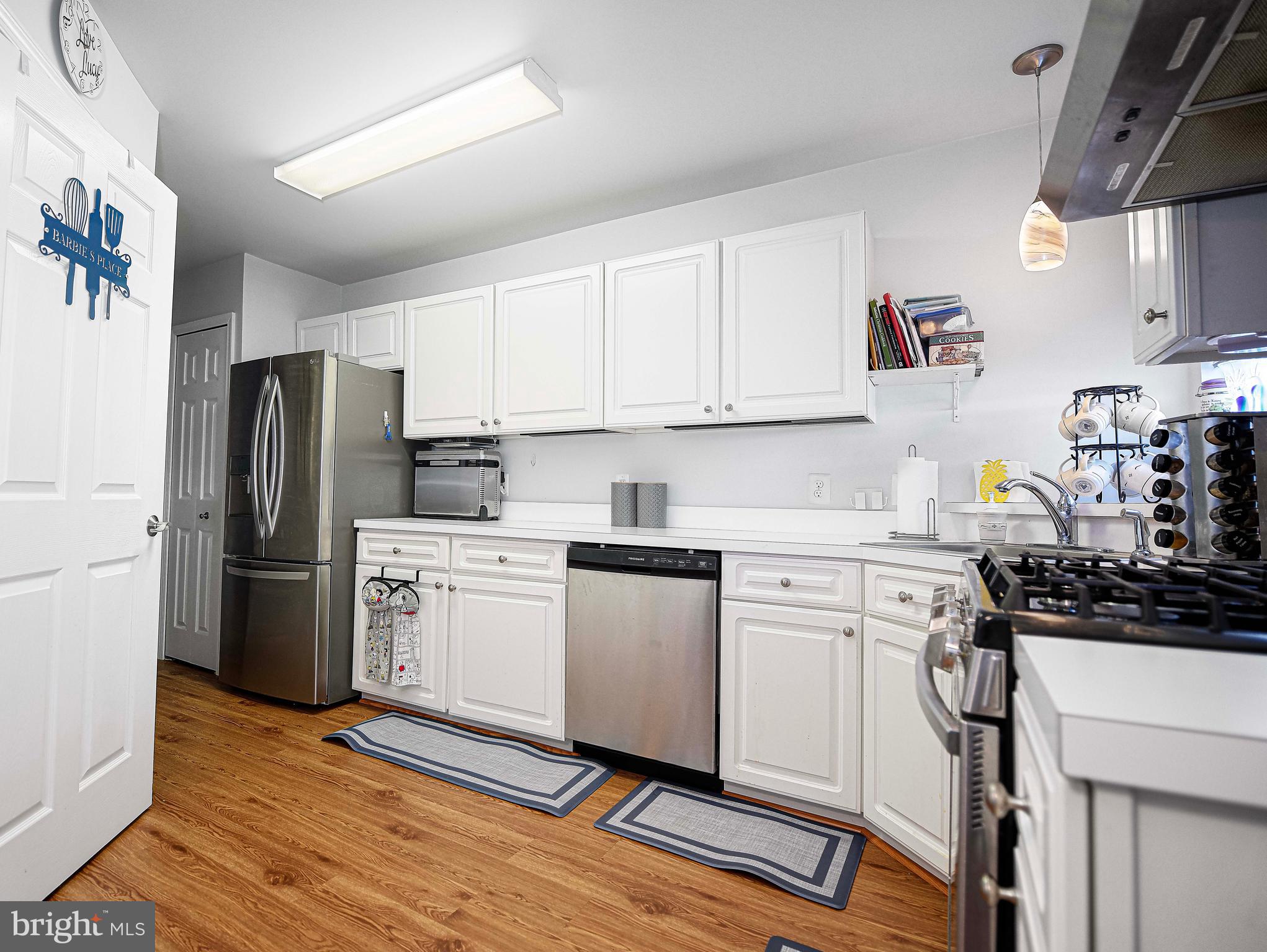 LAURELS CONDO - Residential