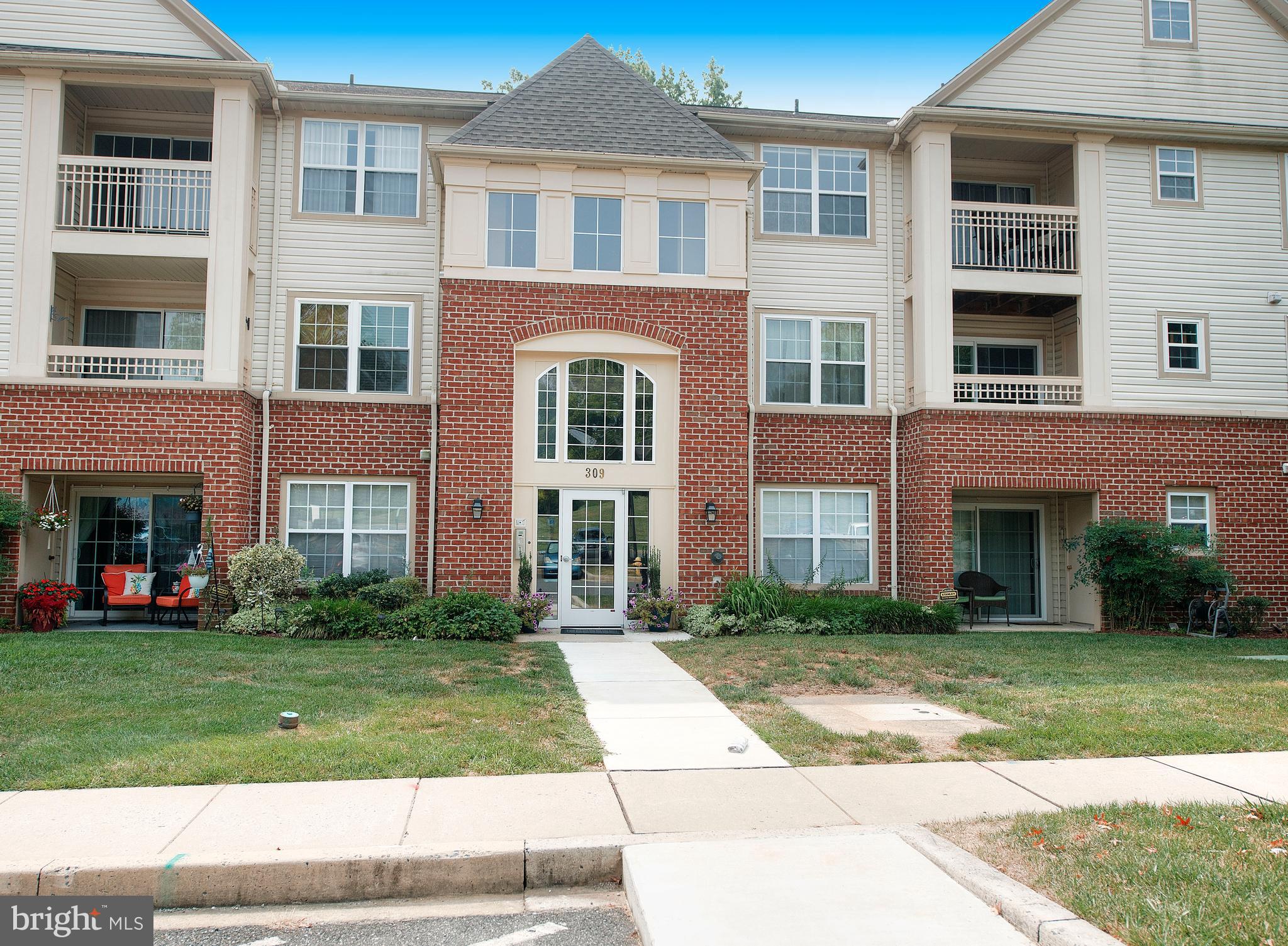 LAURELS CONDO - Residential