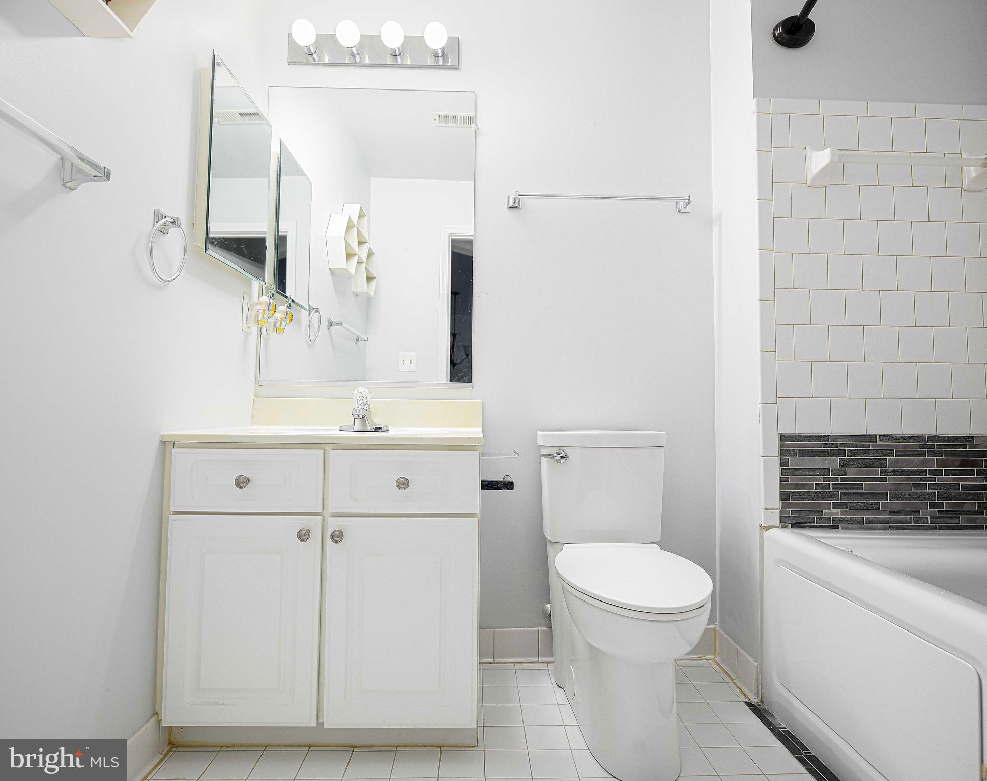 LAURELS CONDO - Residential