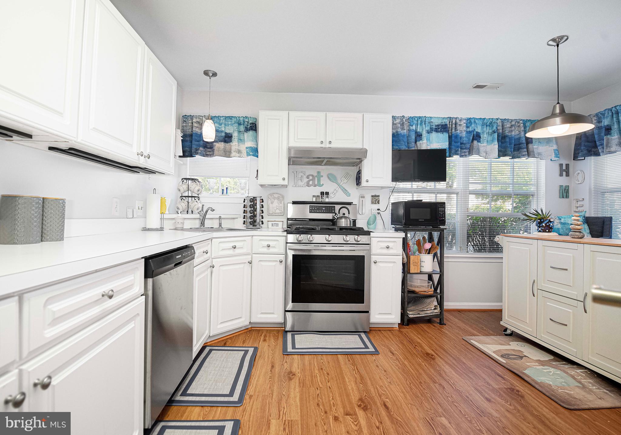 LAURELS CONDO - Residential