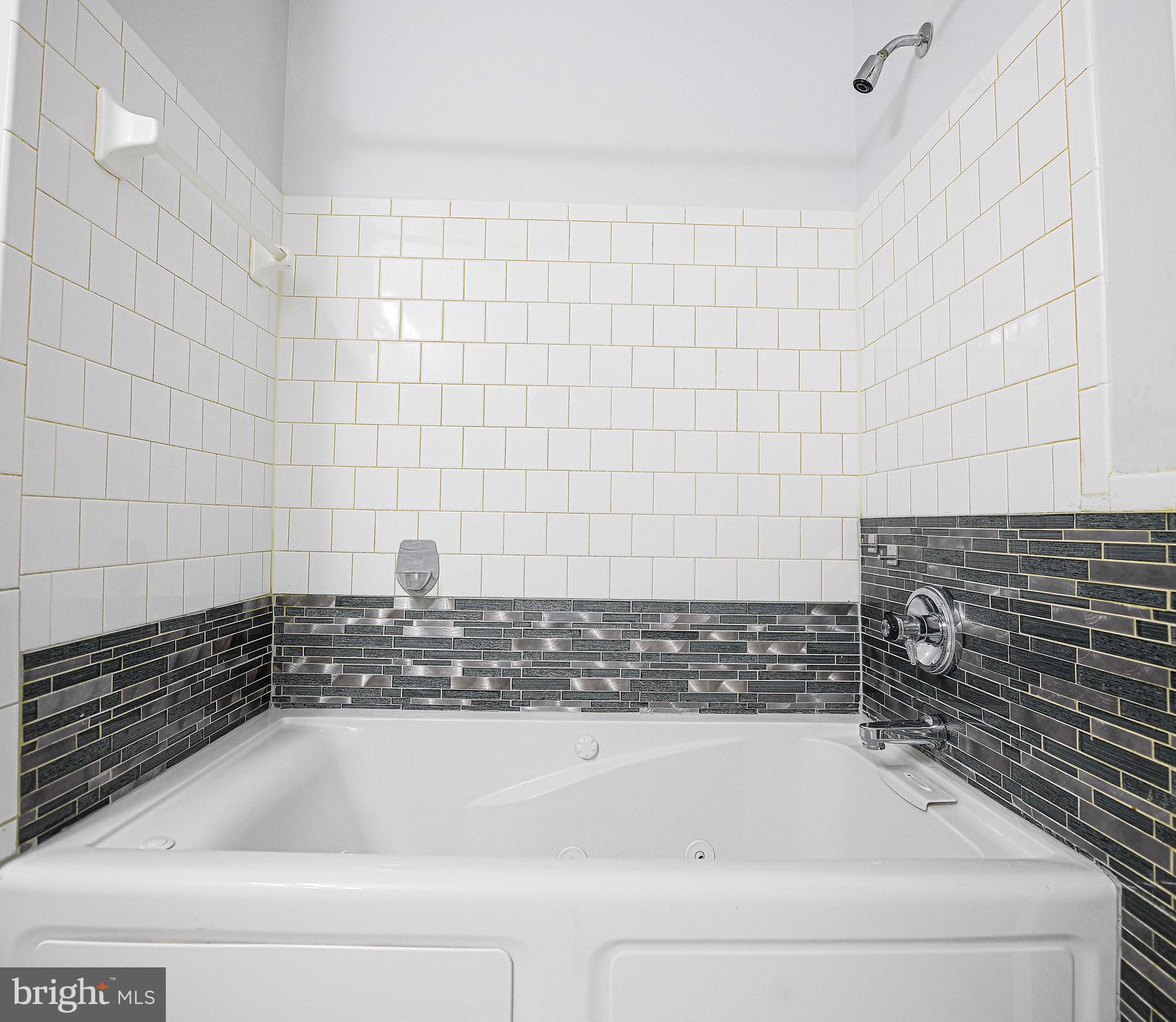 LAURELS CONDO - Residential