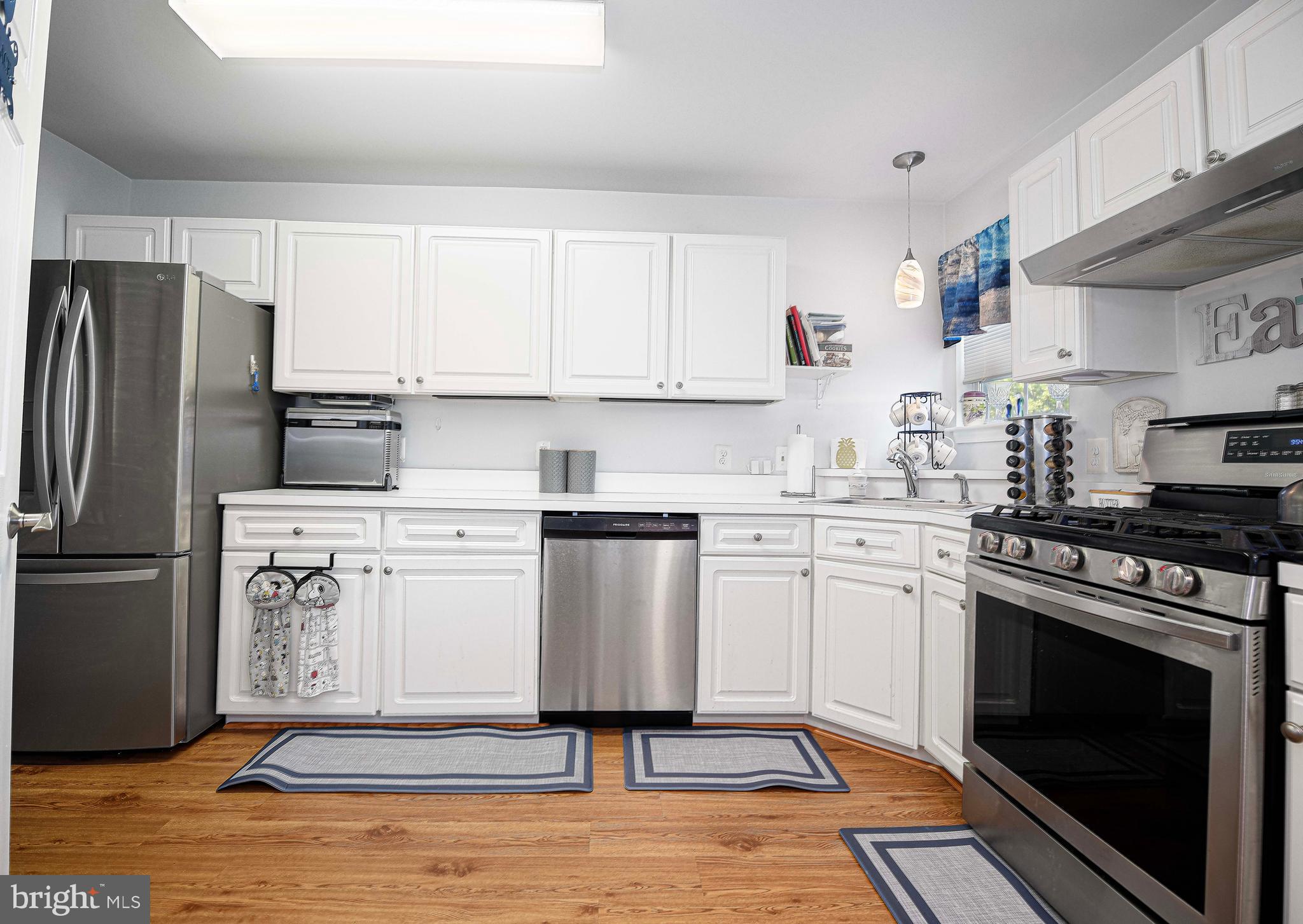 LAURELS CONDO - Residential