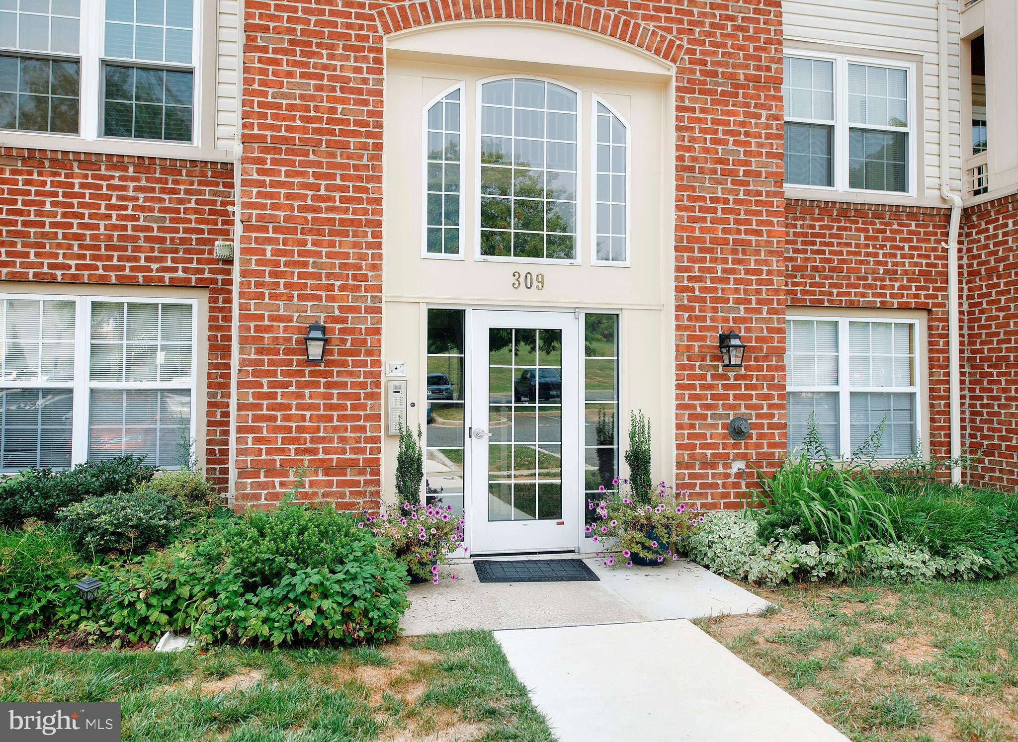 LAURELS CONDO - Residential