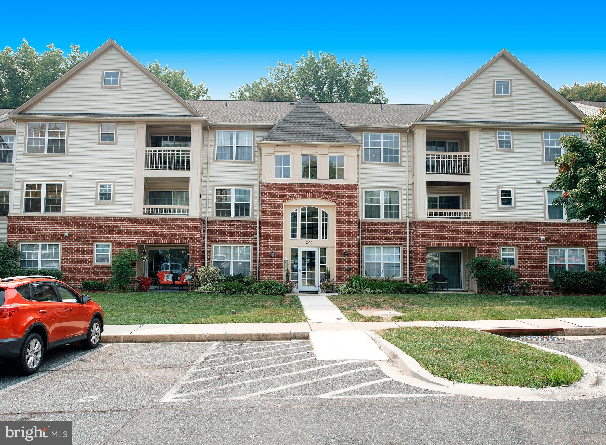 LAURELS CONDO - Residential