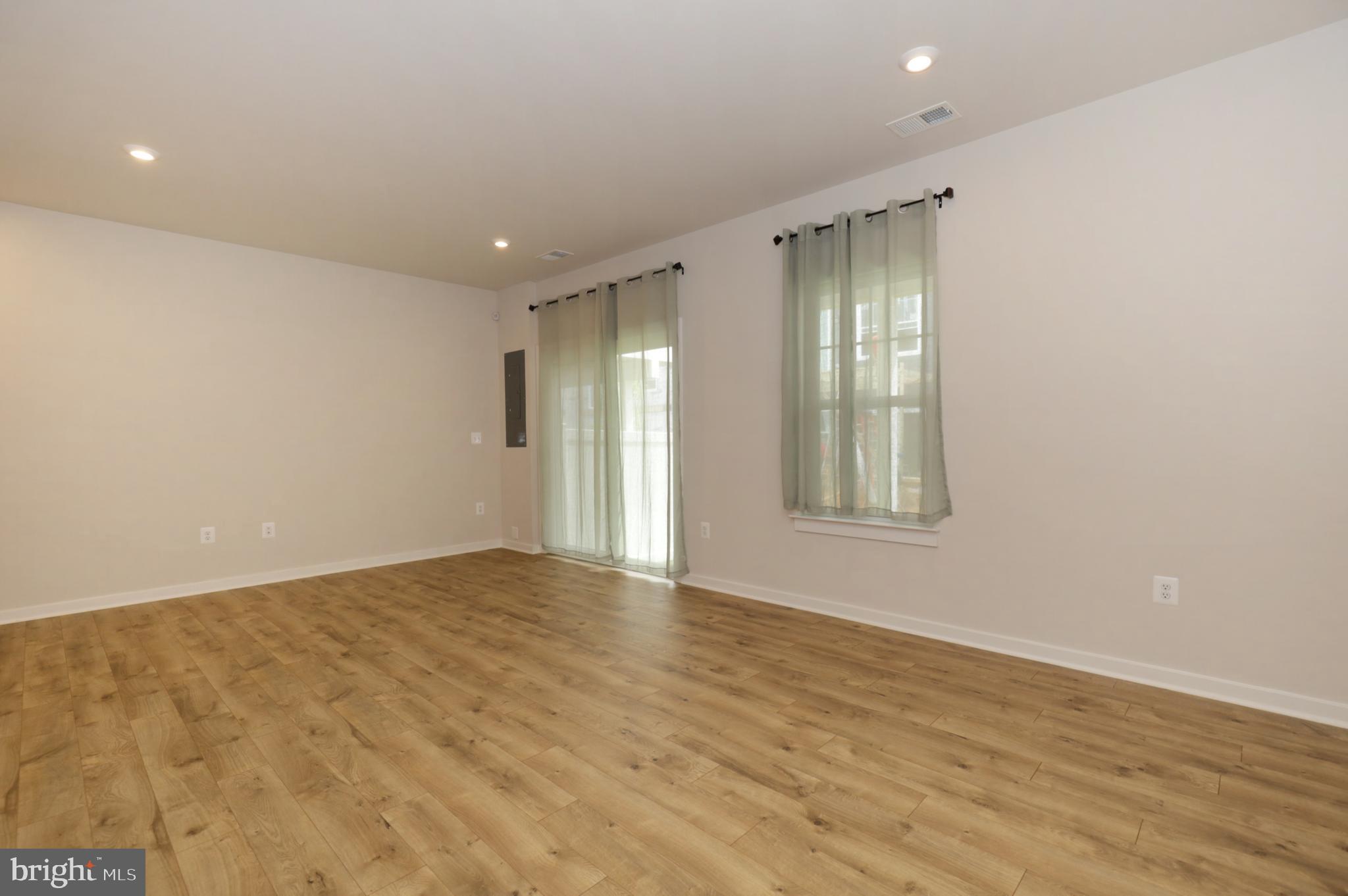 POTOMAC SHORES - Residential Lease