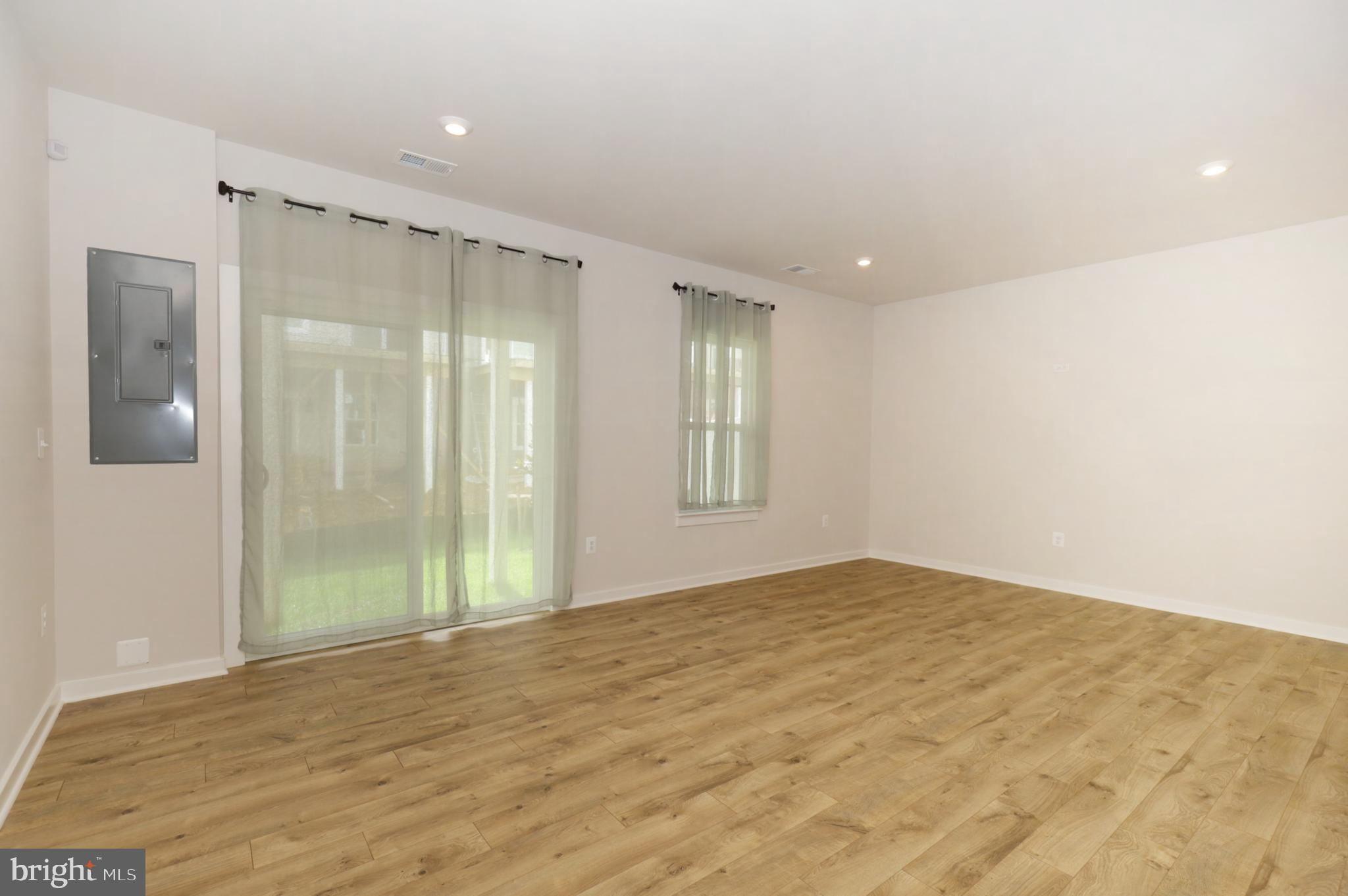 POTOMAC SHORES - Residential Lease