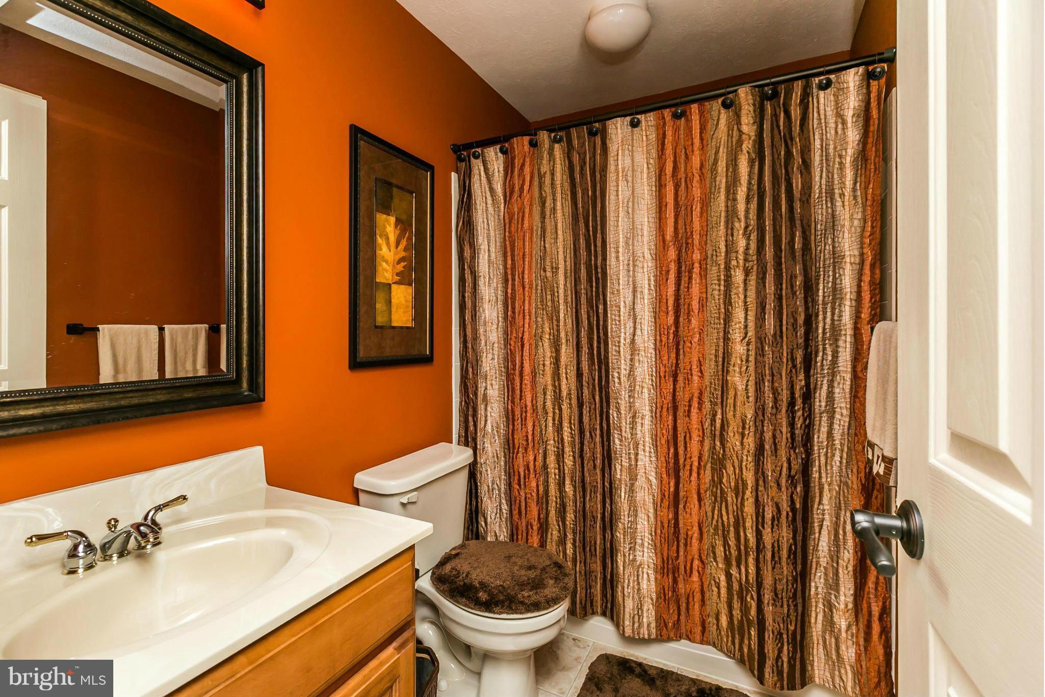 LOU MAR ESTATES - Residential