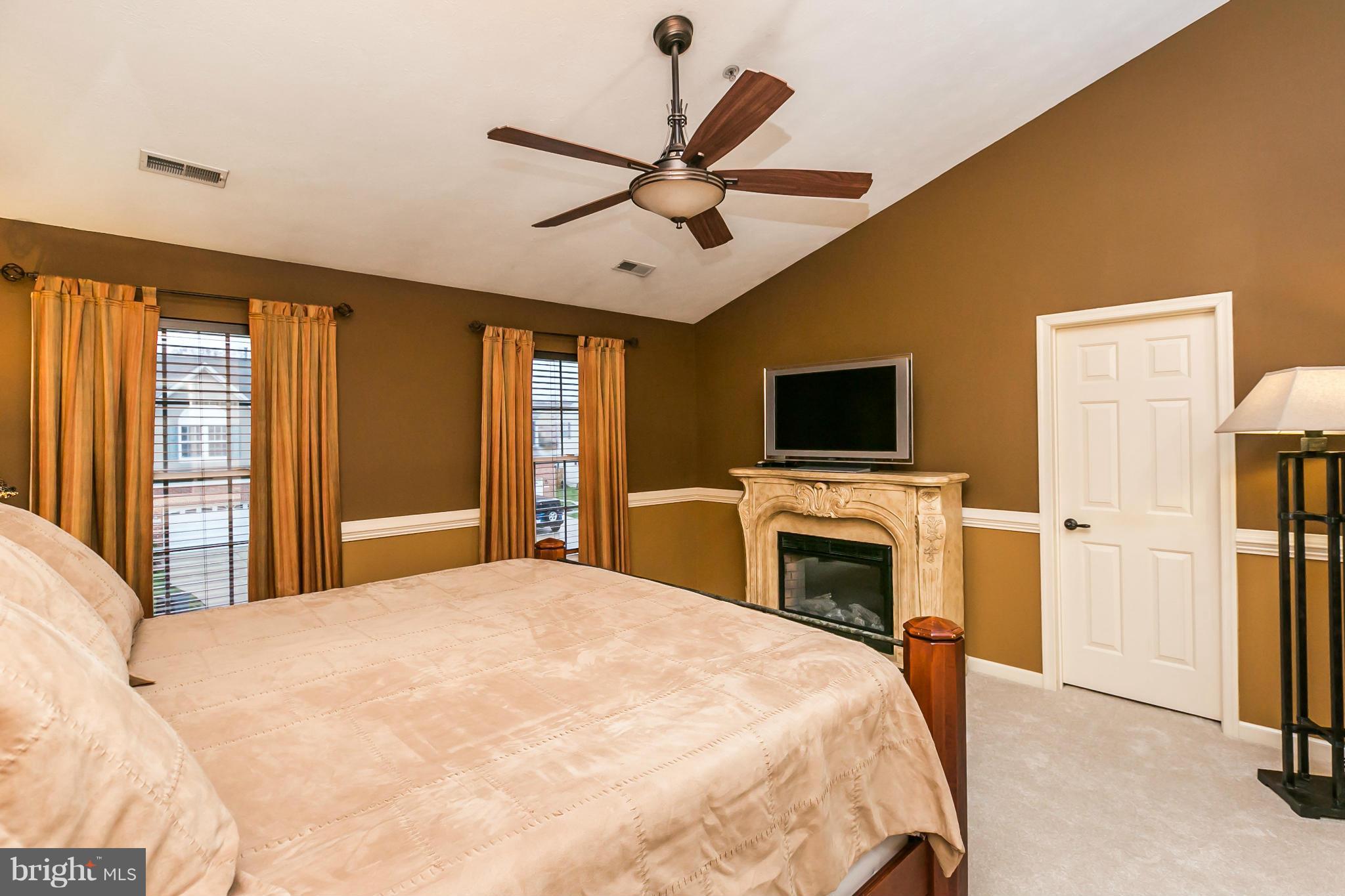 LOU MAR ESTATES - Residential