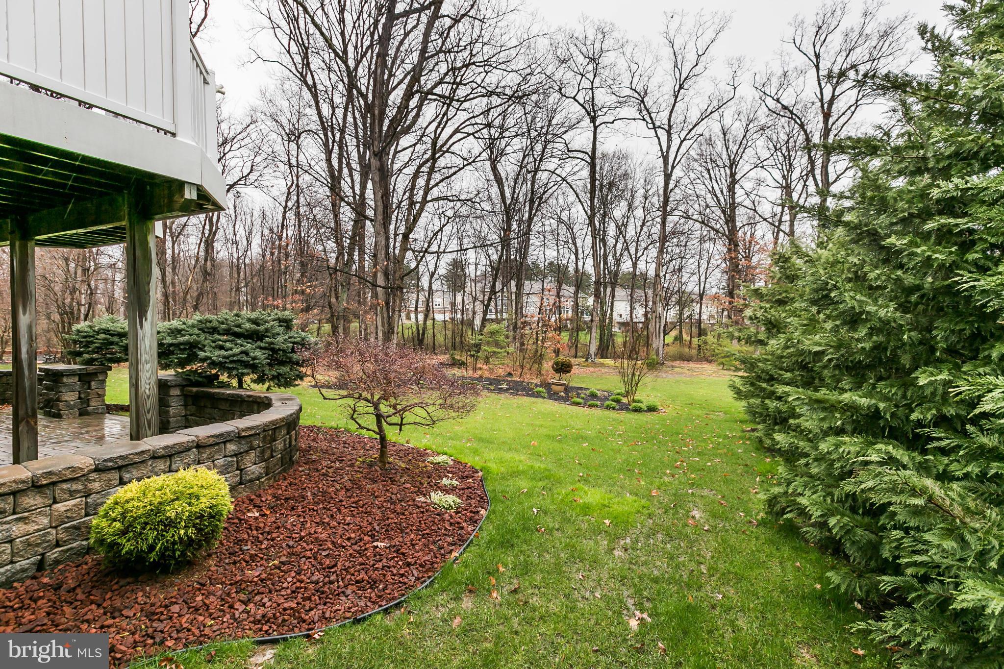 LOU MAR ESTATES - Residential