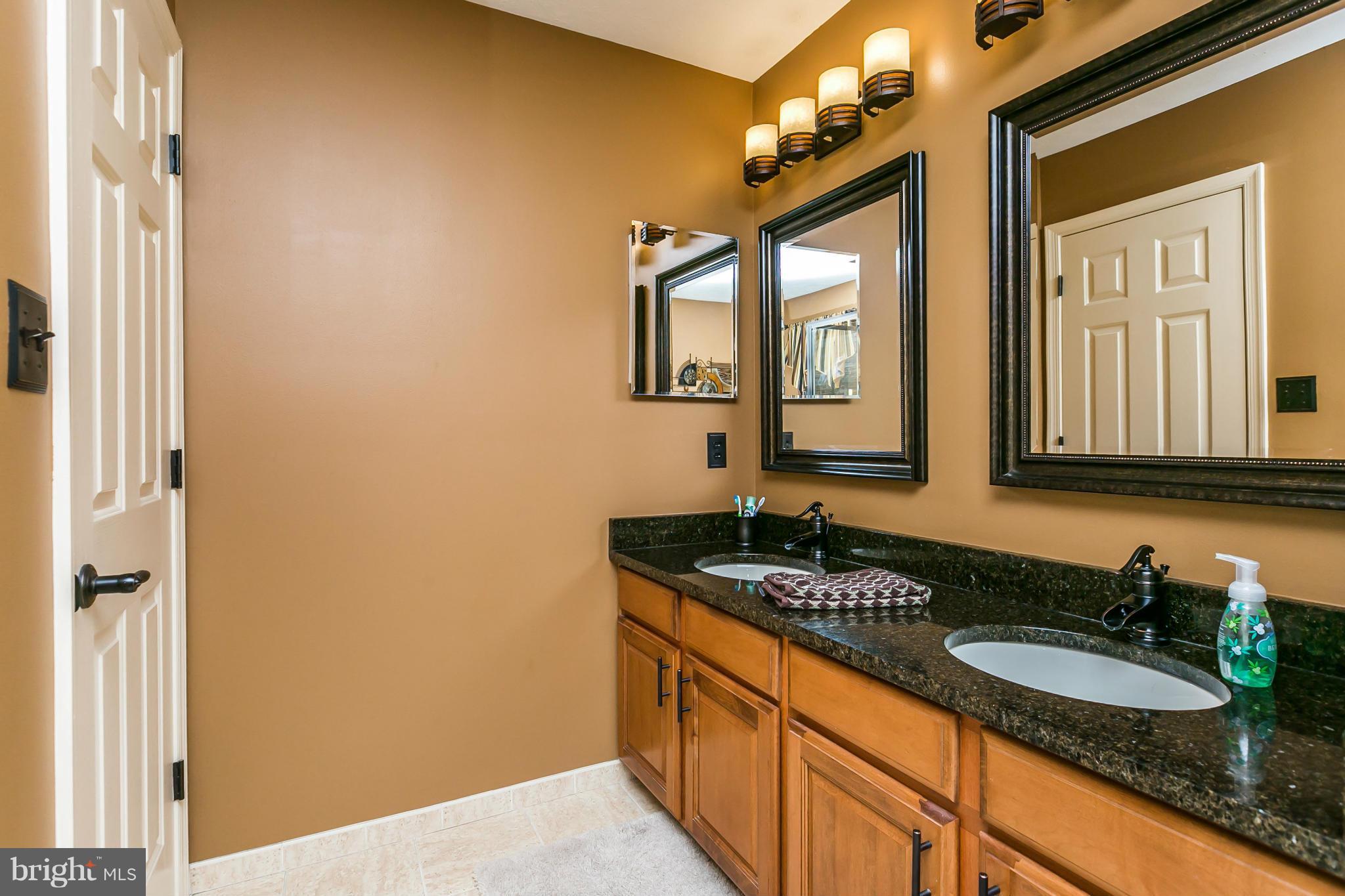 LOU MAR ESTATES - Residential