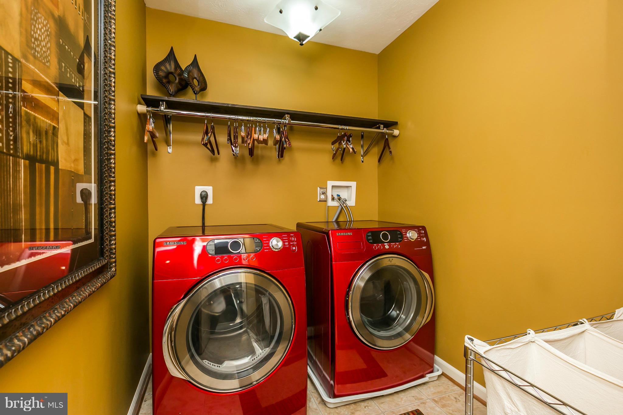 LOU MAR ESTATES - Residential