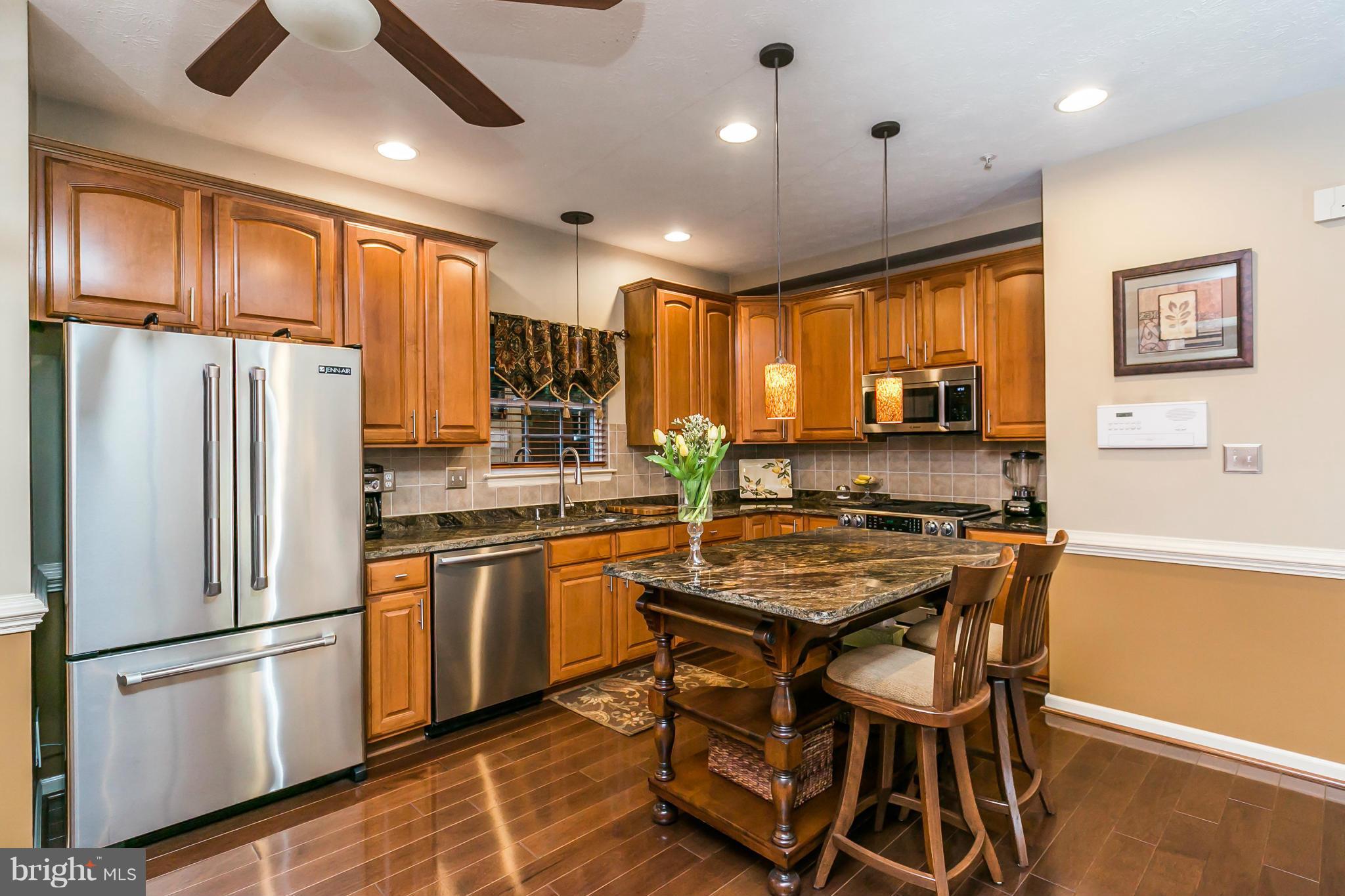 LOU MAR ESTATES - Residential