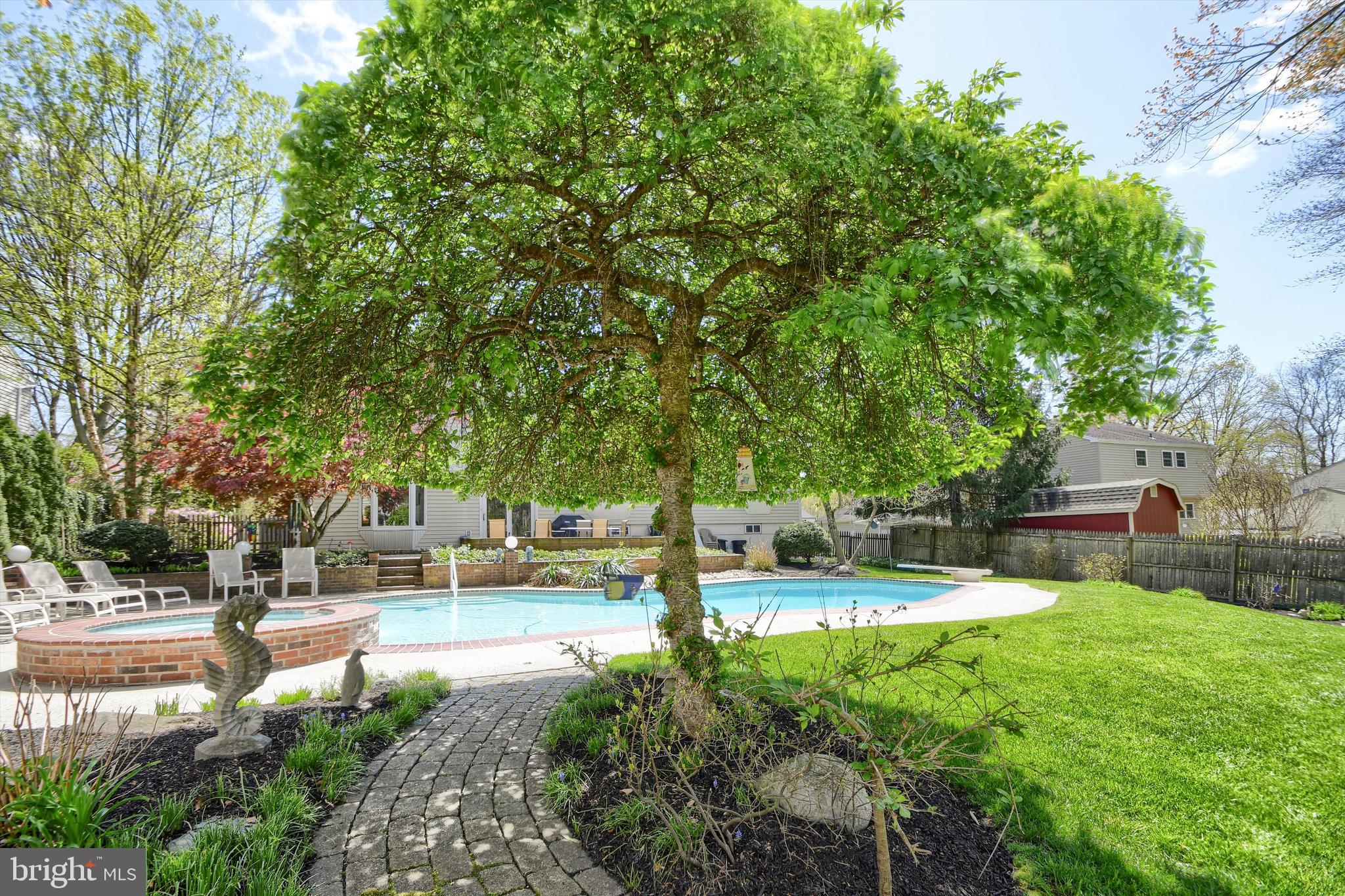 THE PINES - Residential