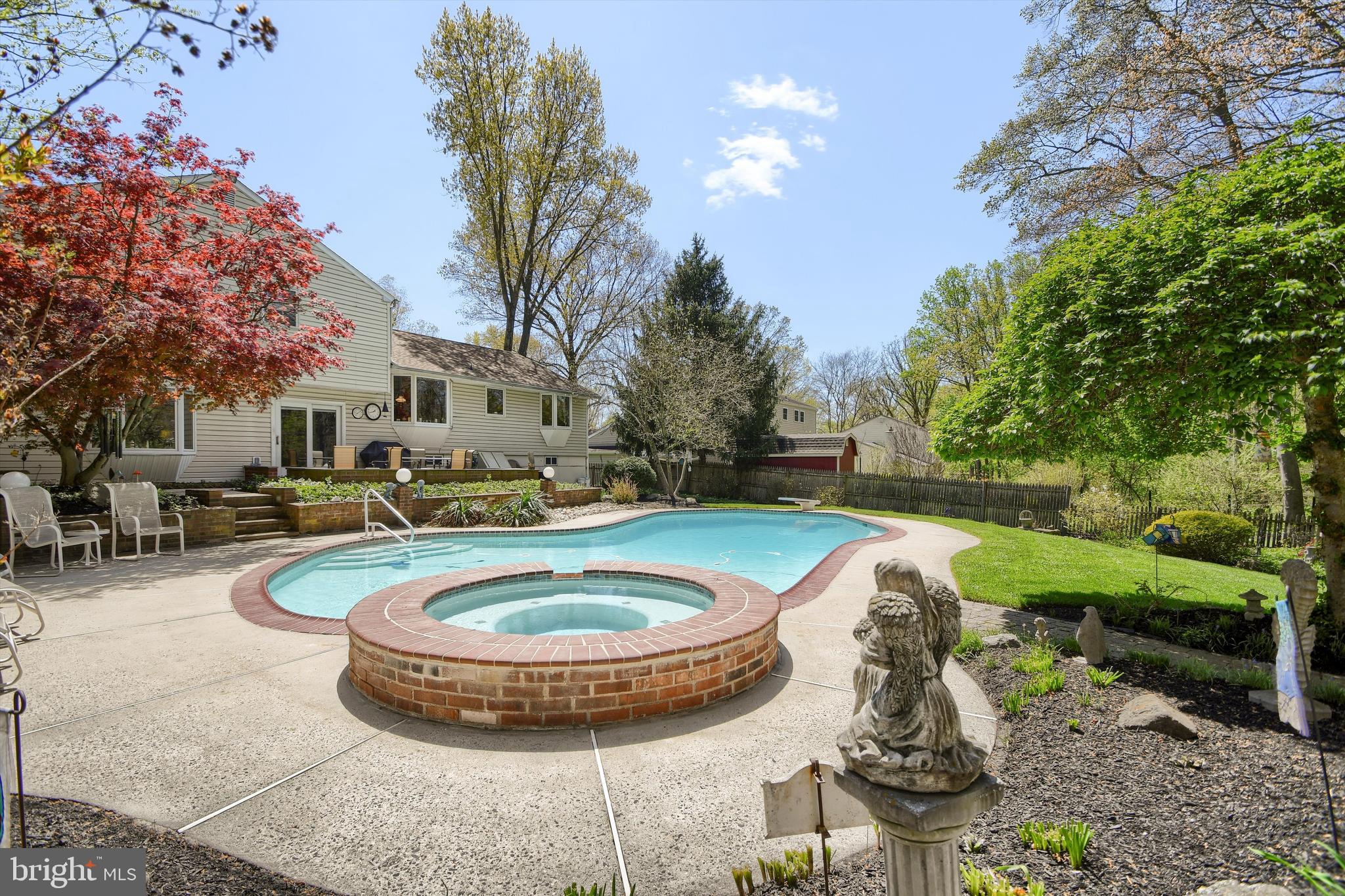 THE PINES - Residential