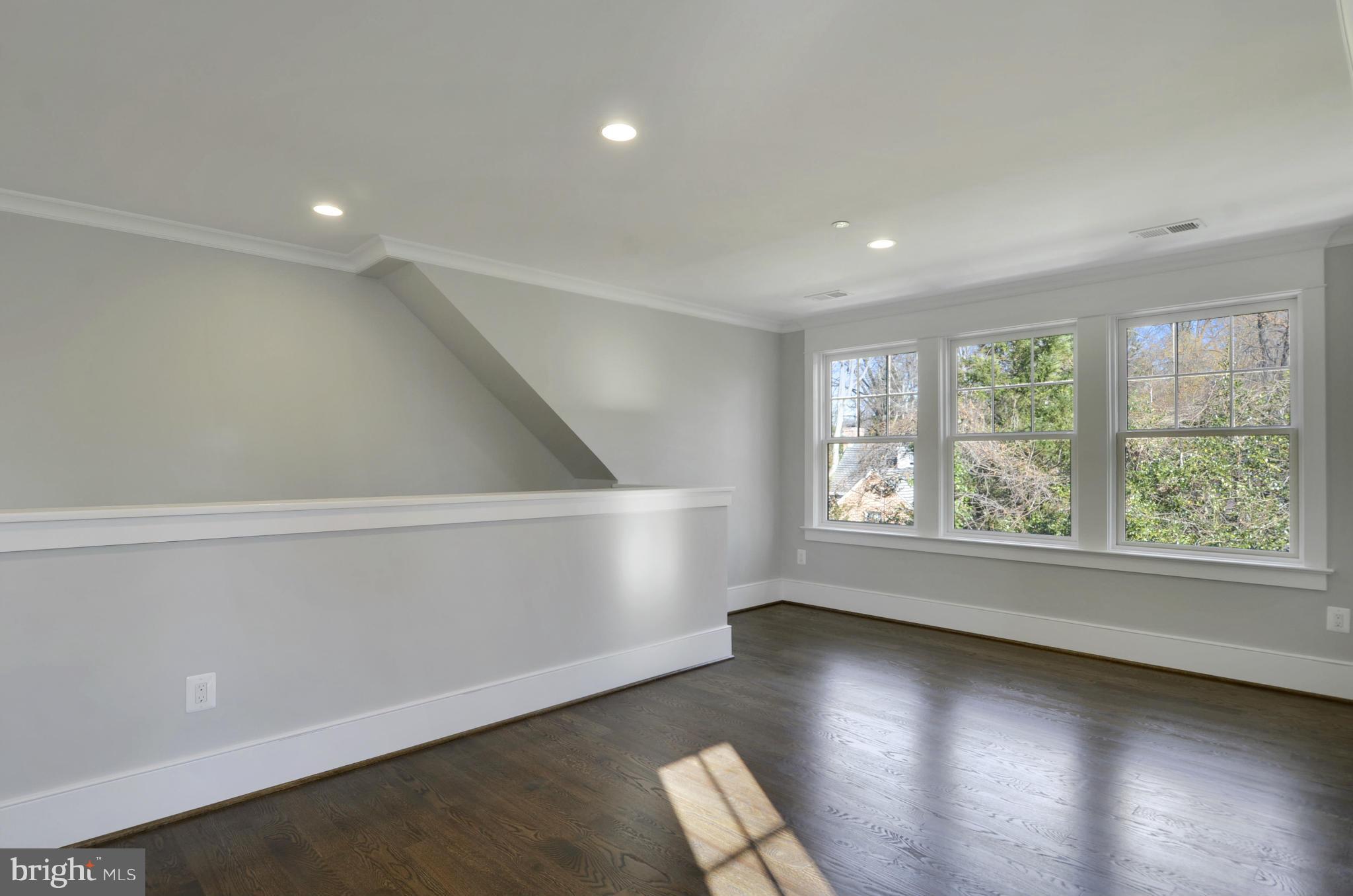 ENGLISH VILLAGE - Residential