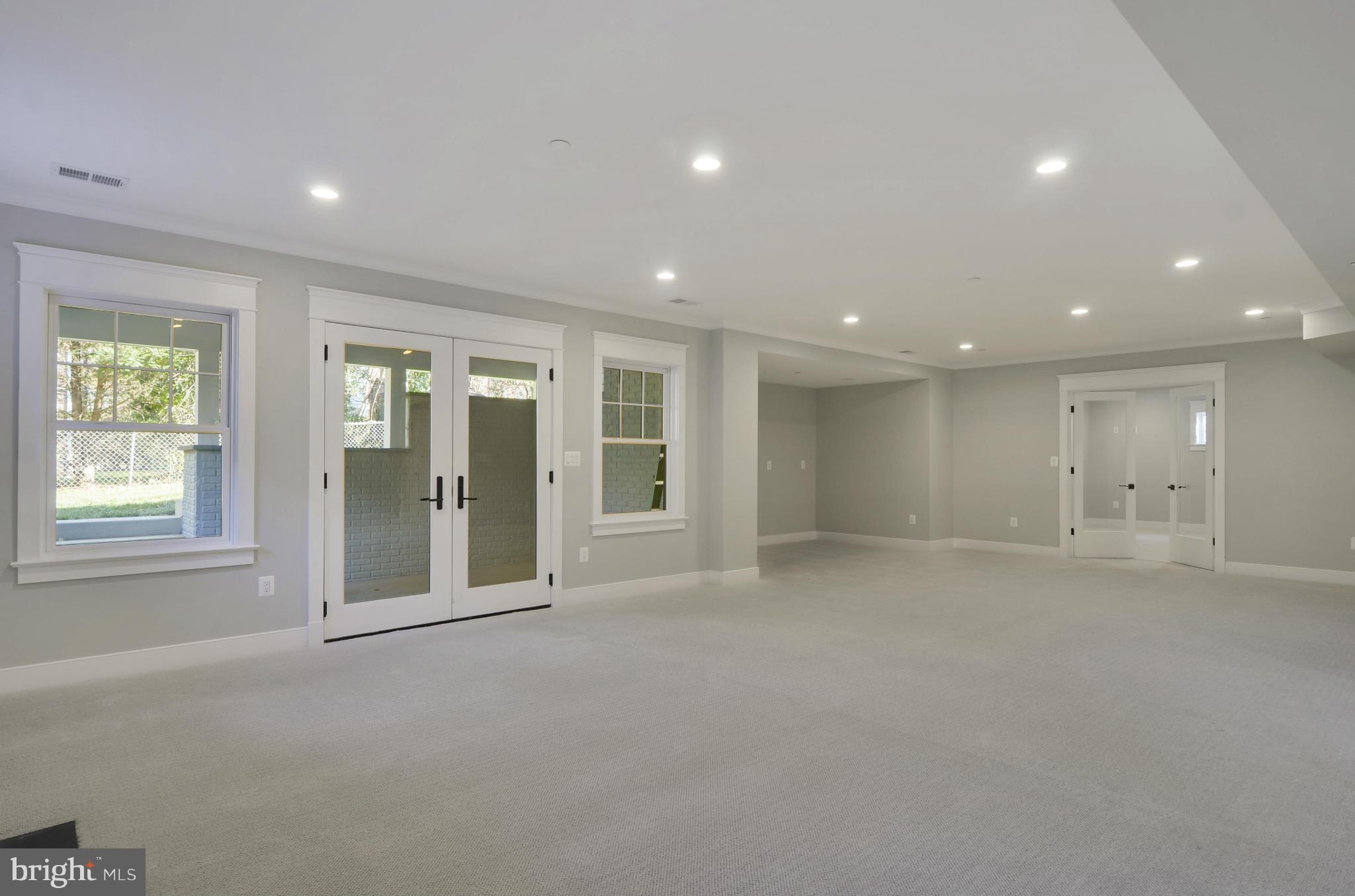 ENGLISH VILLAGE - Residential