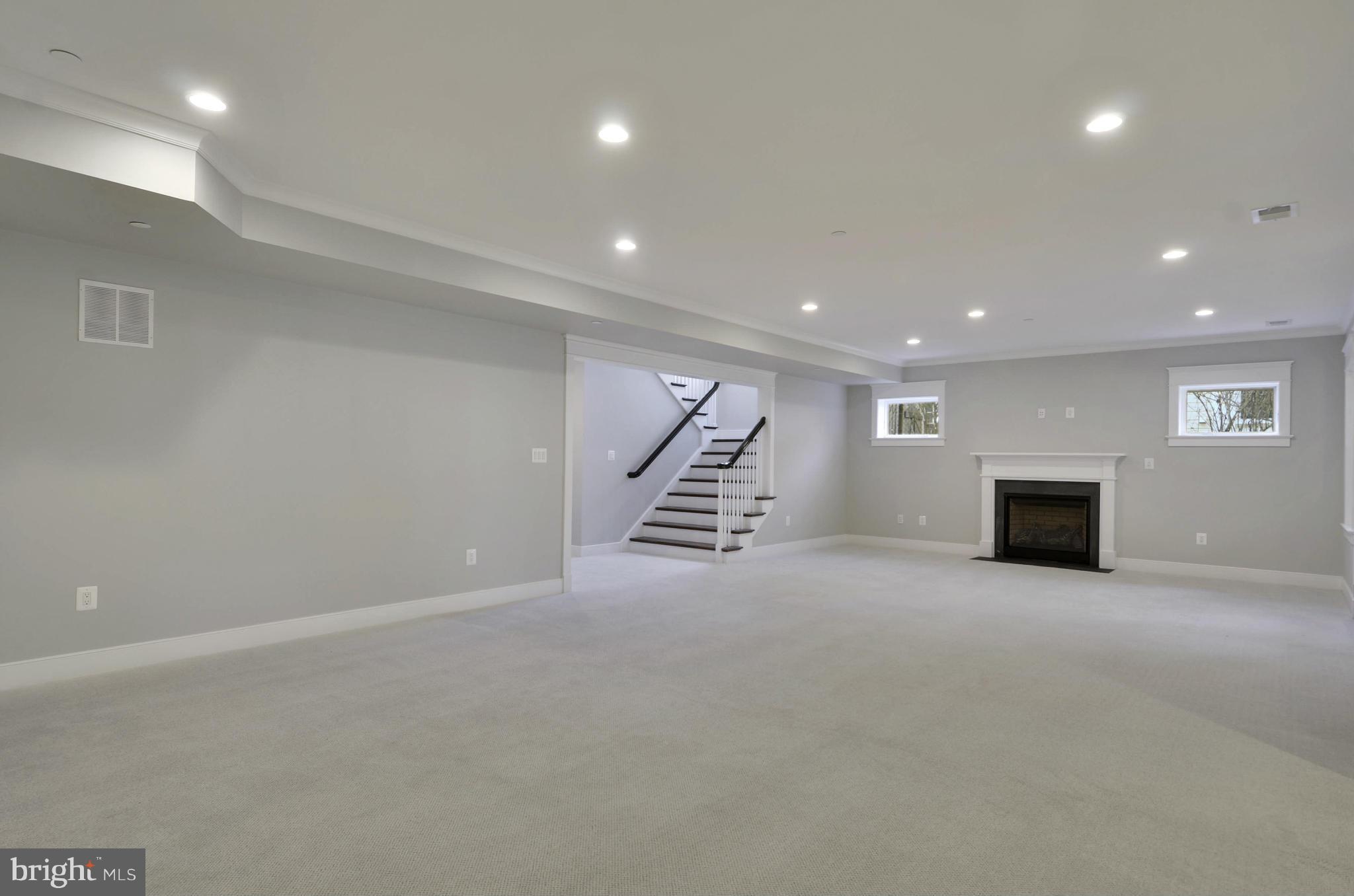 ENGLISH VILLAGE - Residential